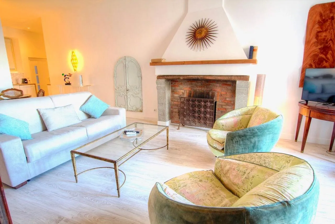 Living room in Les Remparts Antibes Location