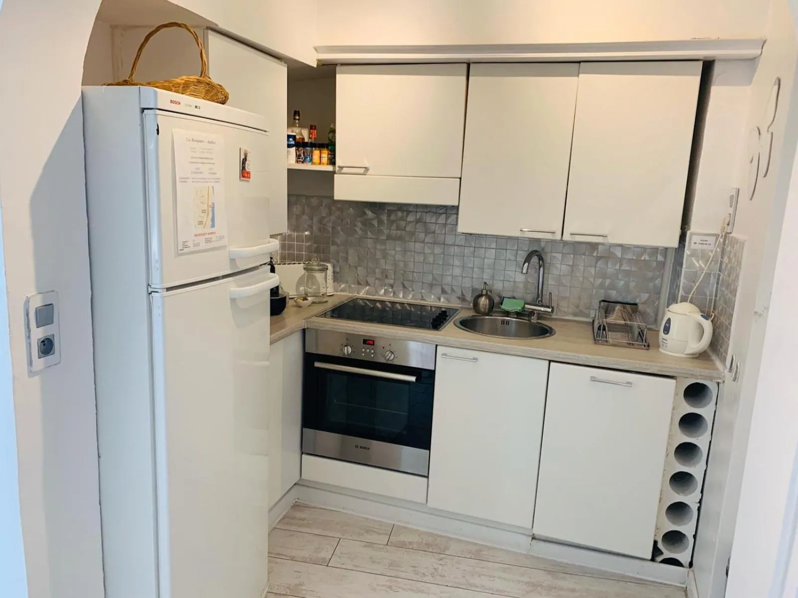 Kitchen or kitchenette in Les Remparts Antibes Location