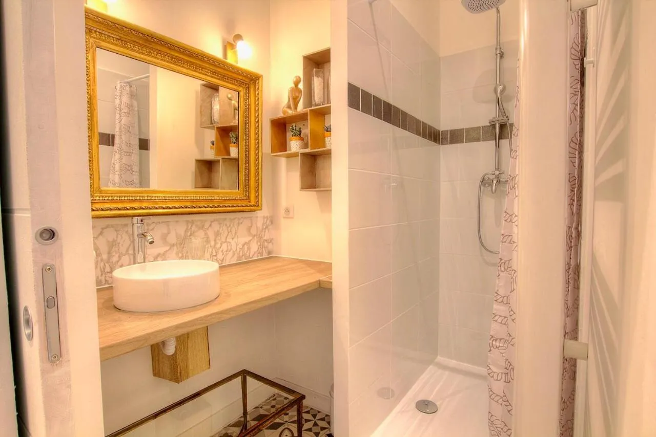Bathroom in Les Remparts Antibes Location