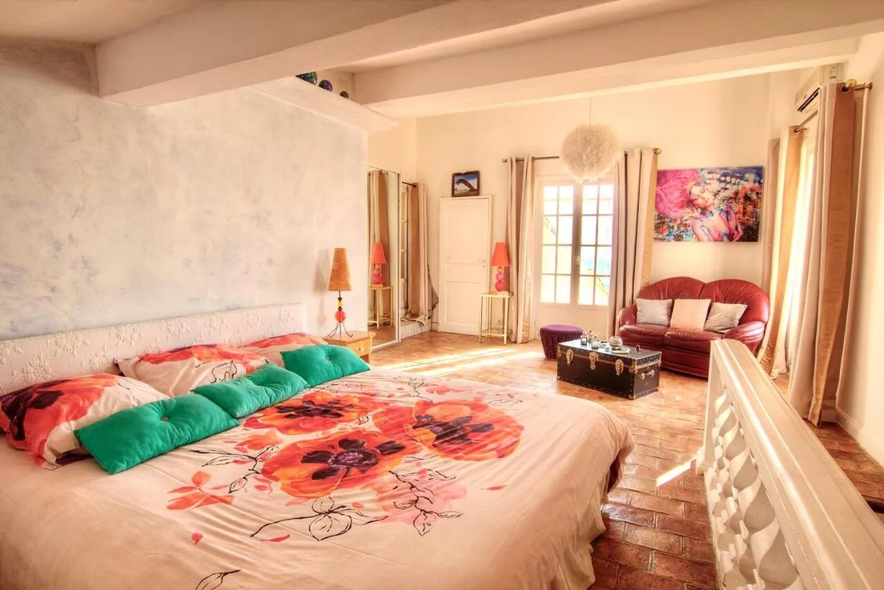 Bedroom, Bed in Les Remparts Antibes Location