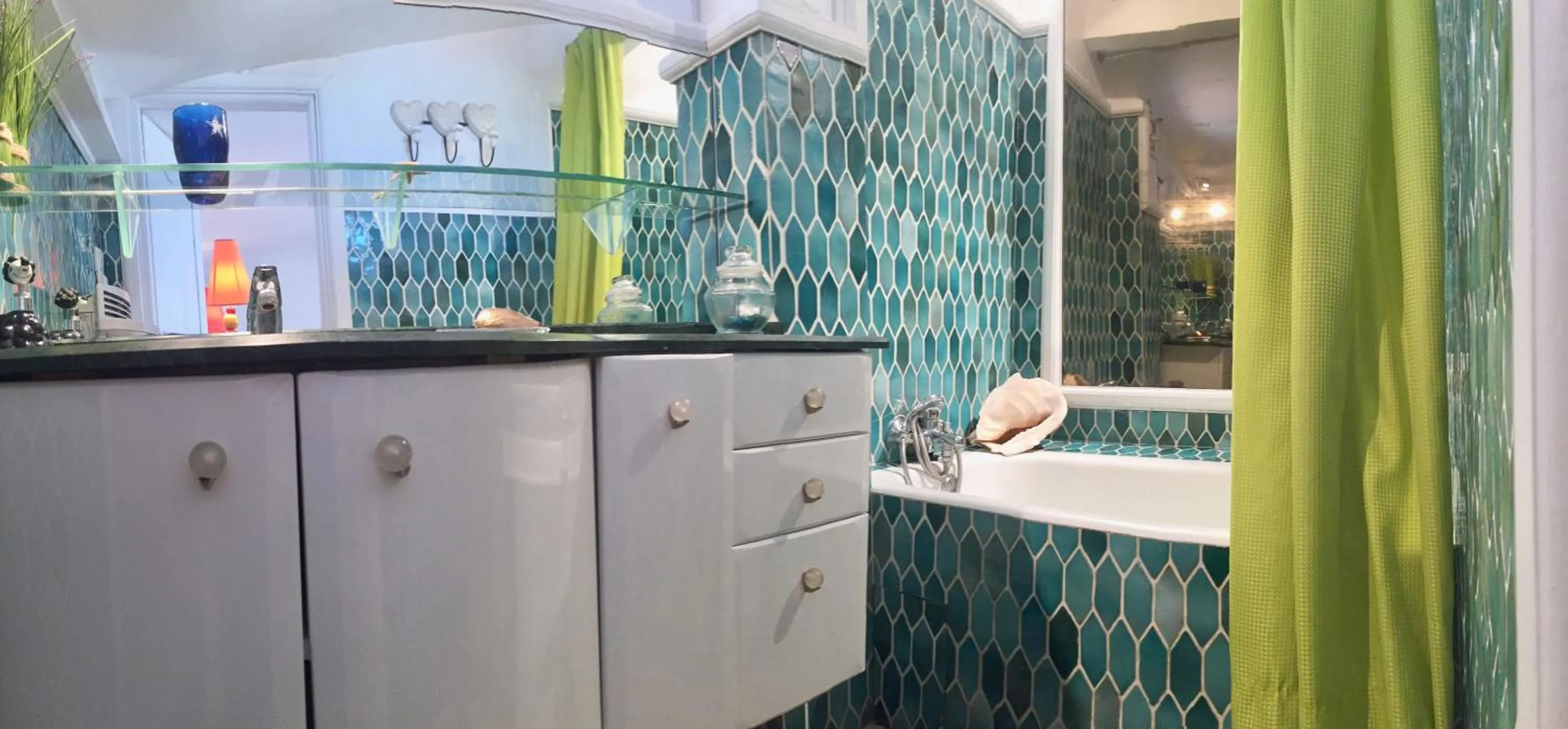 Bathroom in Les Remparts Antibes Location