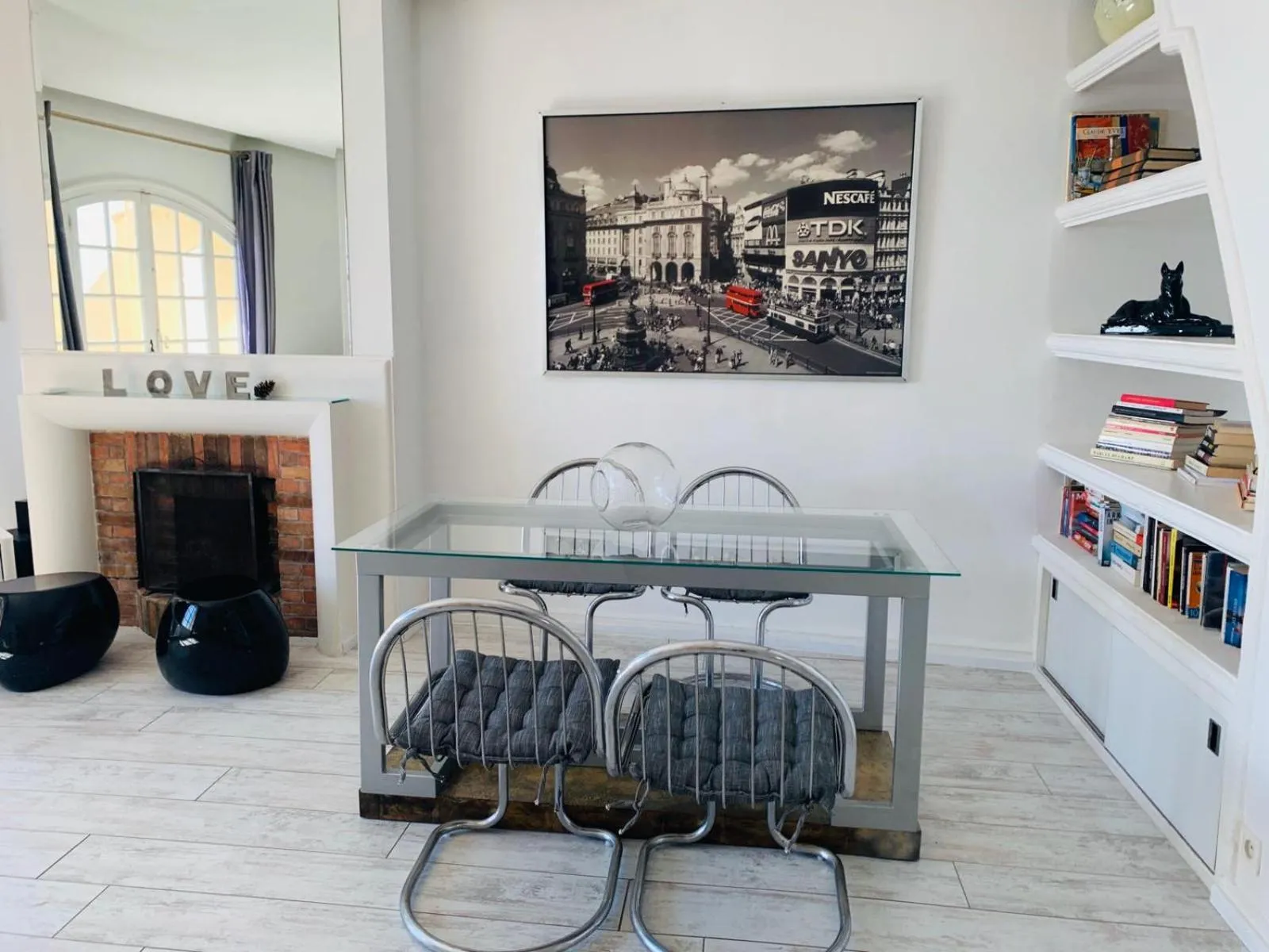 Living room in Les Remparts Antibes Location