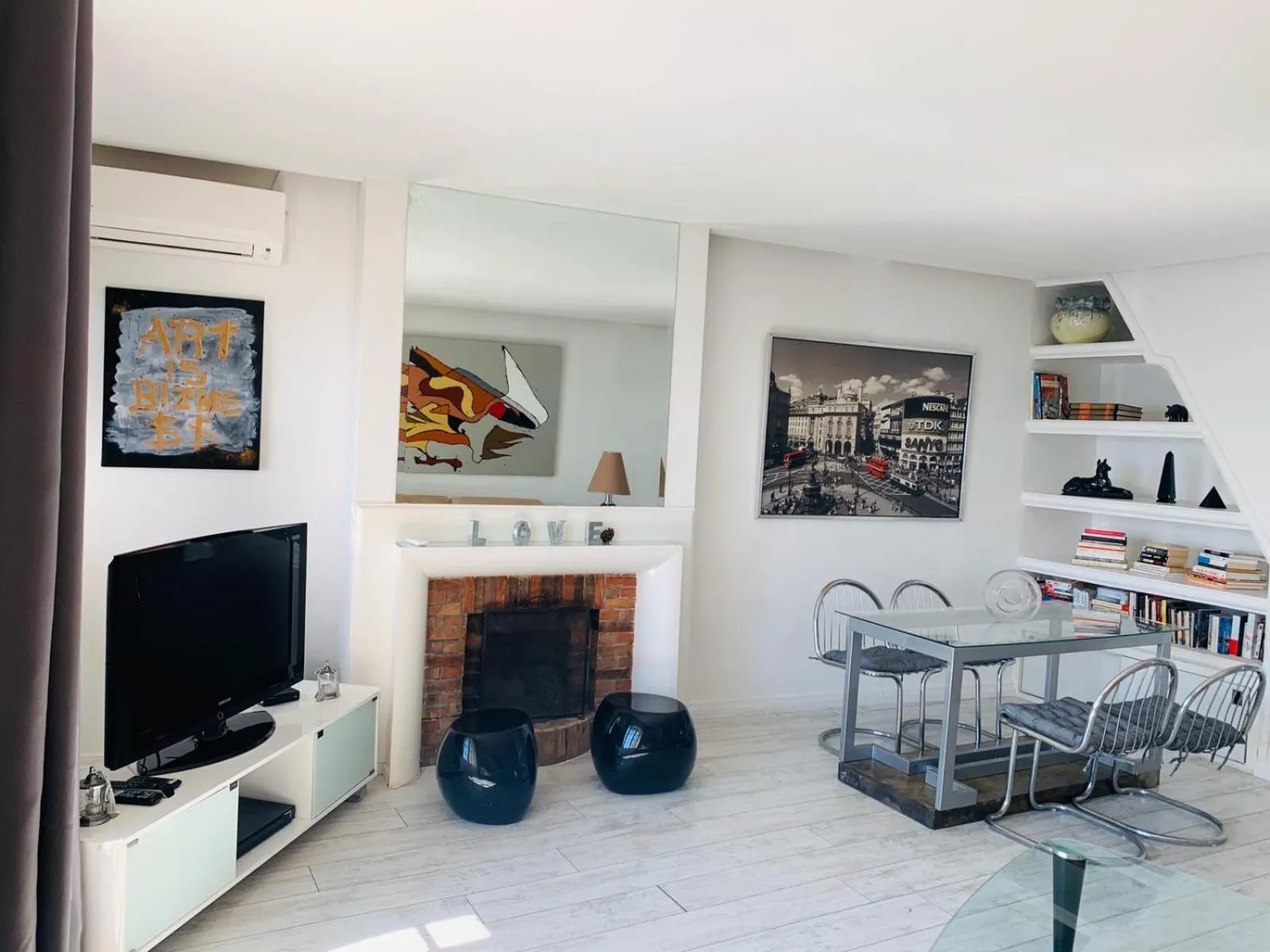 Living room in Les Remparts Antibes Location