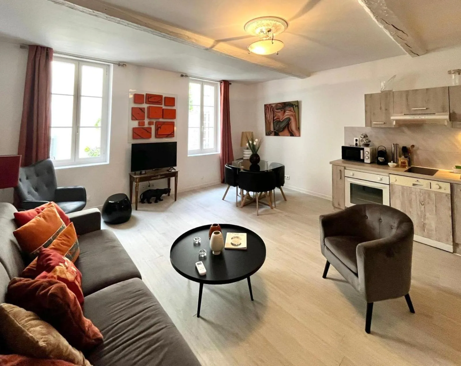 Kitchen or kitchenette in Les Remparts Antibes Location