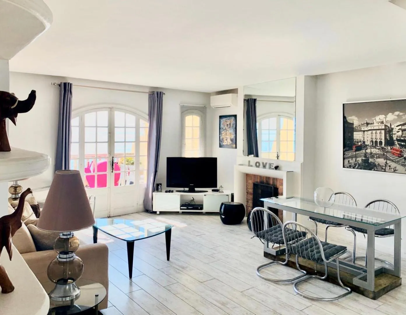Living room in Les Remparts Antibes Location