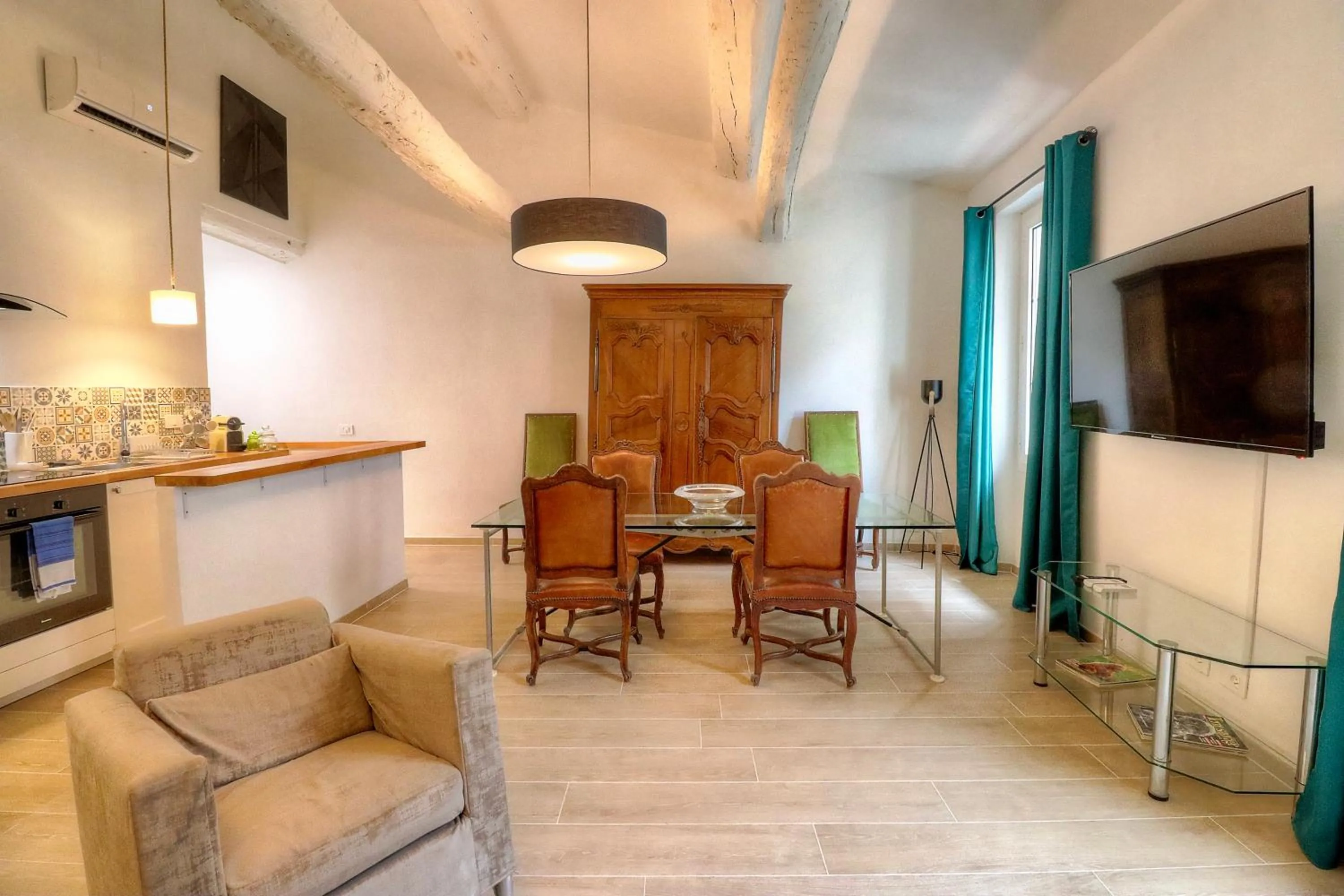 Meals in Les Remparts Antibes Location