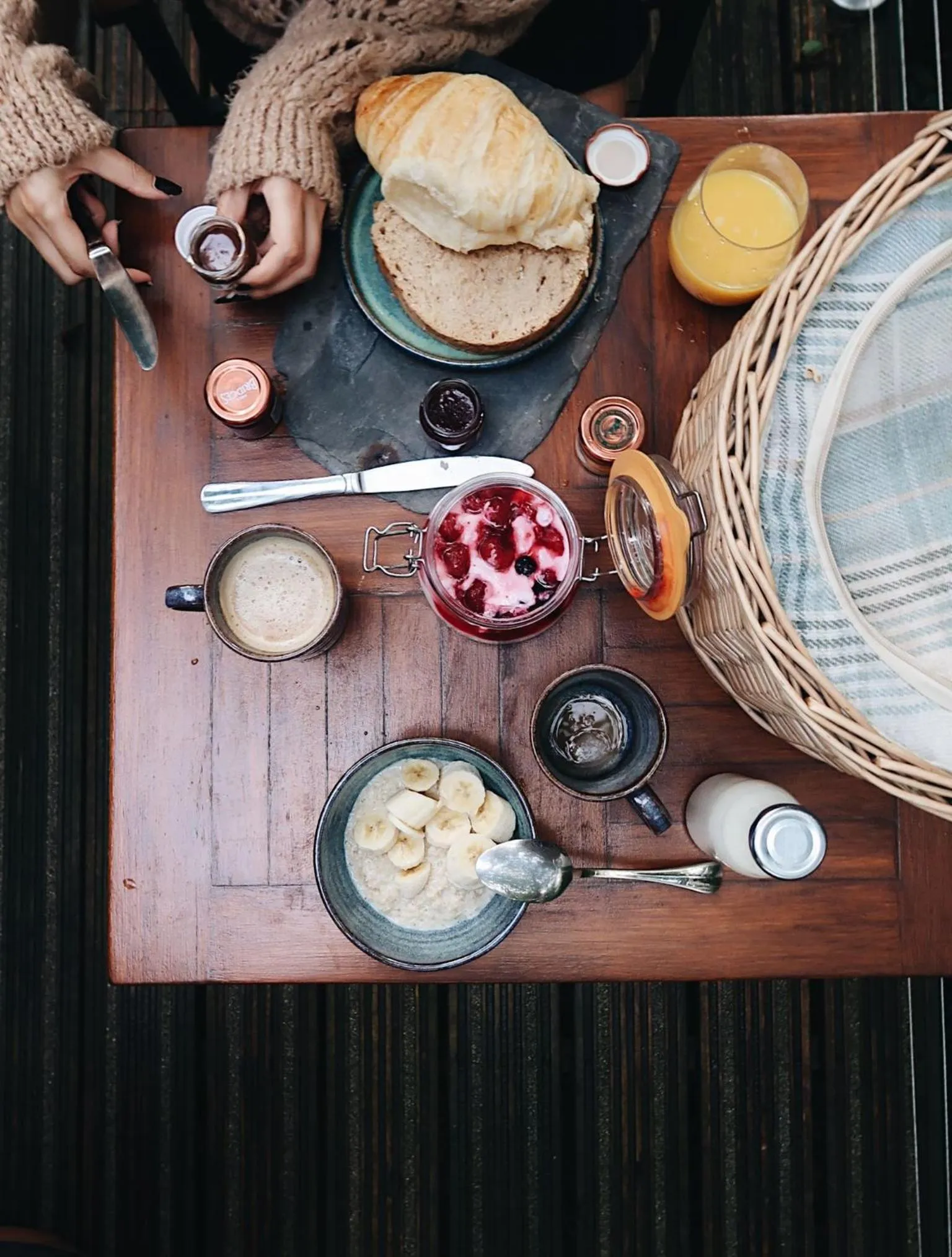 Breakfast in RiverBeds - Luxury Wee Lodges with Hot Tubs