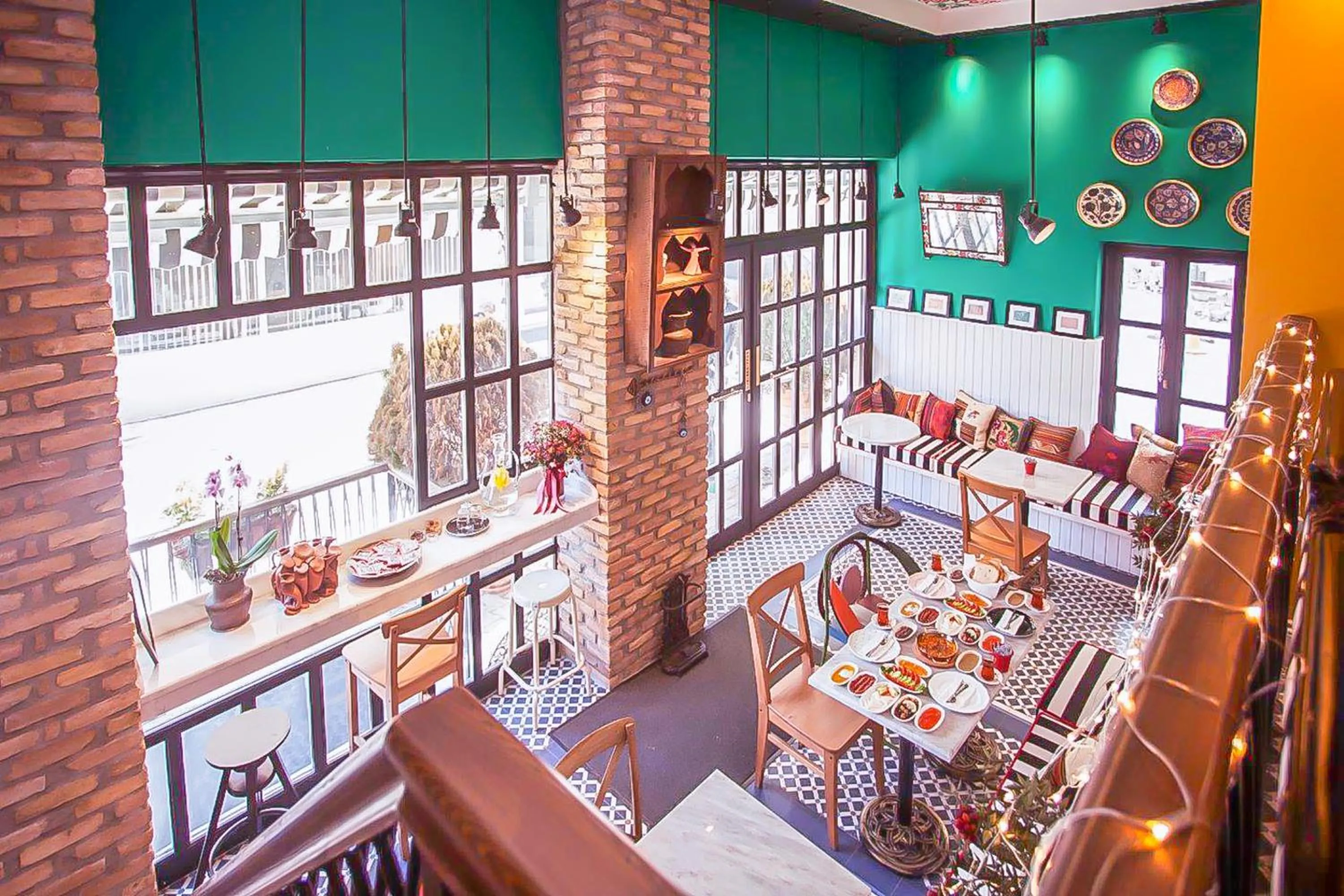 Communal lounge/ TV room in Araf Hotel