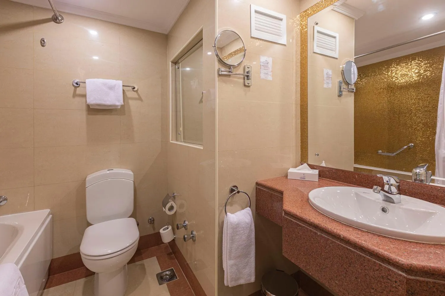 Bathroom in Hotel Flamenco Cairo