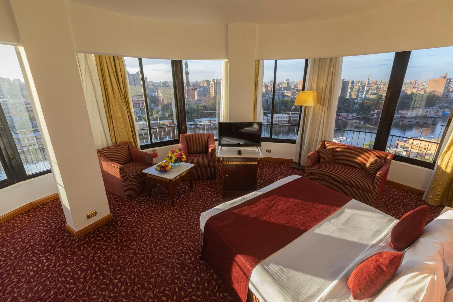 Bed in Hotel Flamenco Cairo