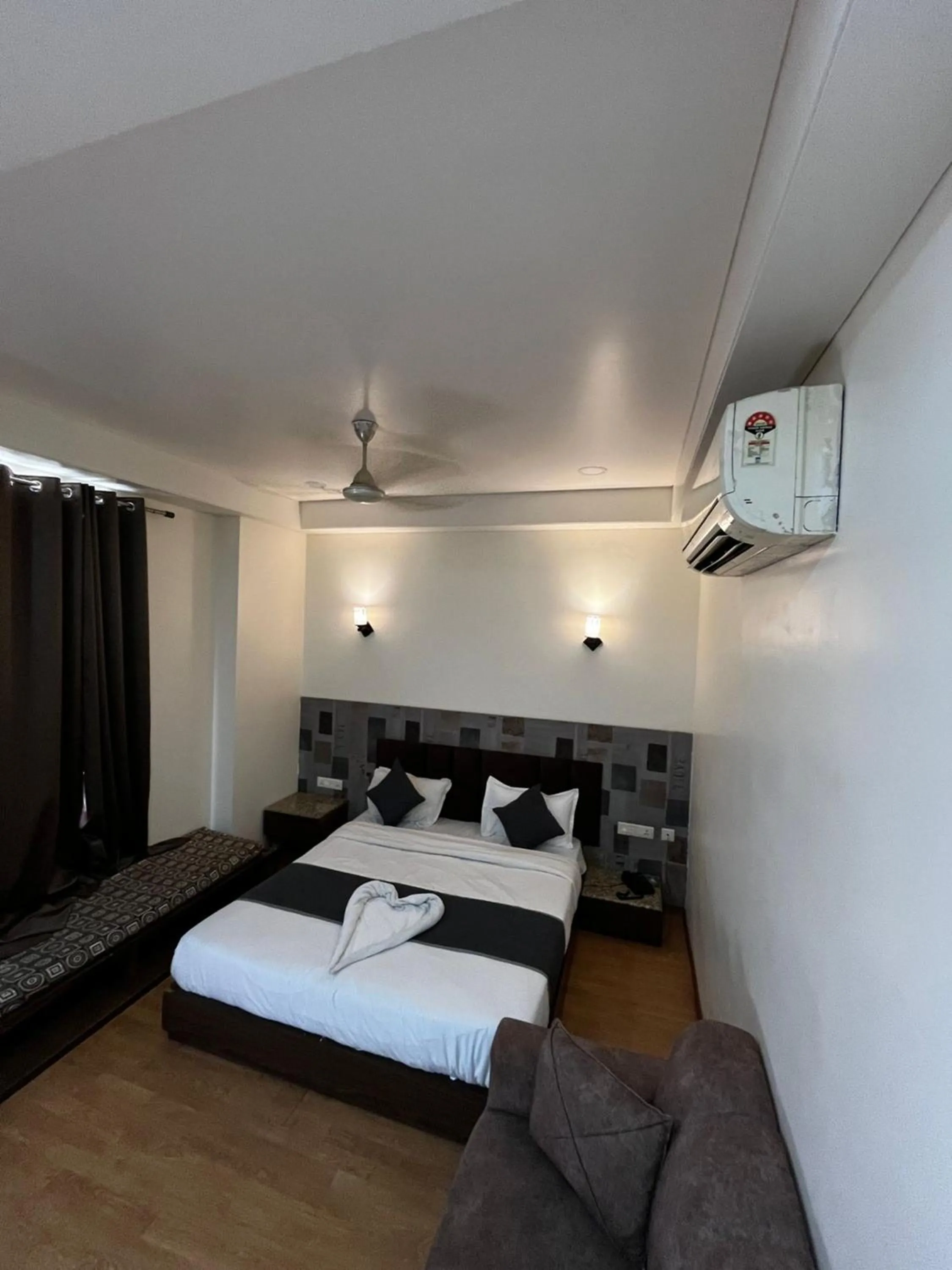 Hotel Harsh Paradise