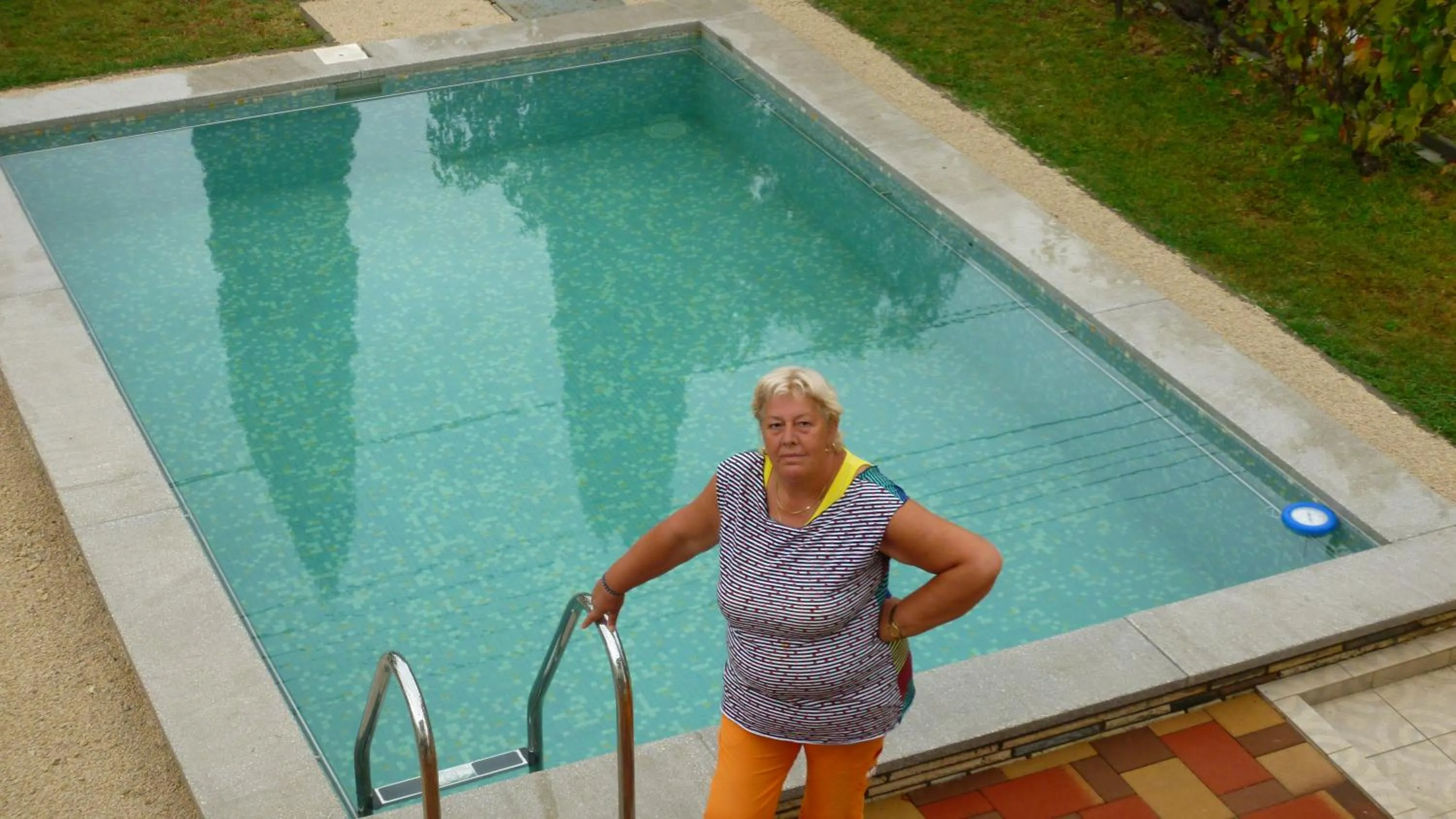 Pool view in Family Home Apartment