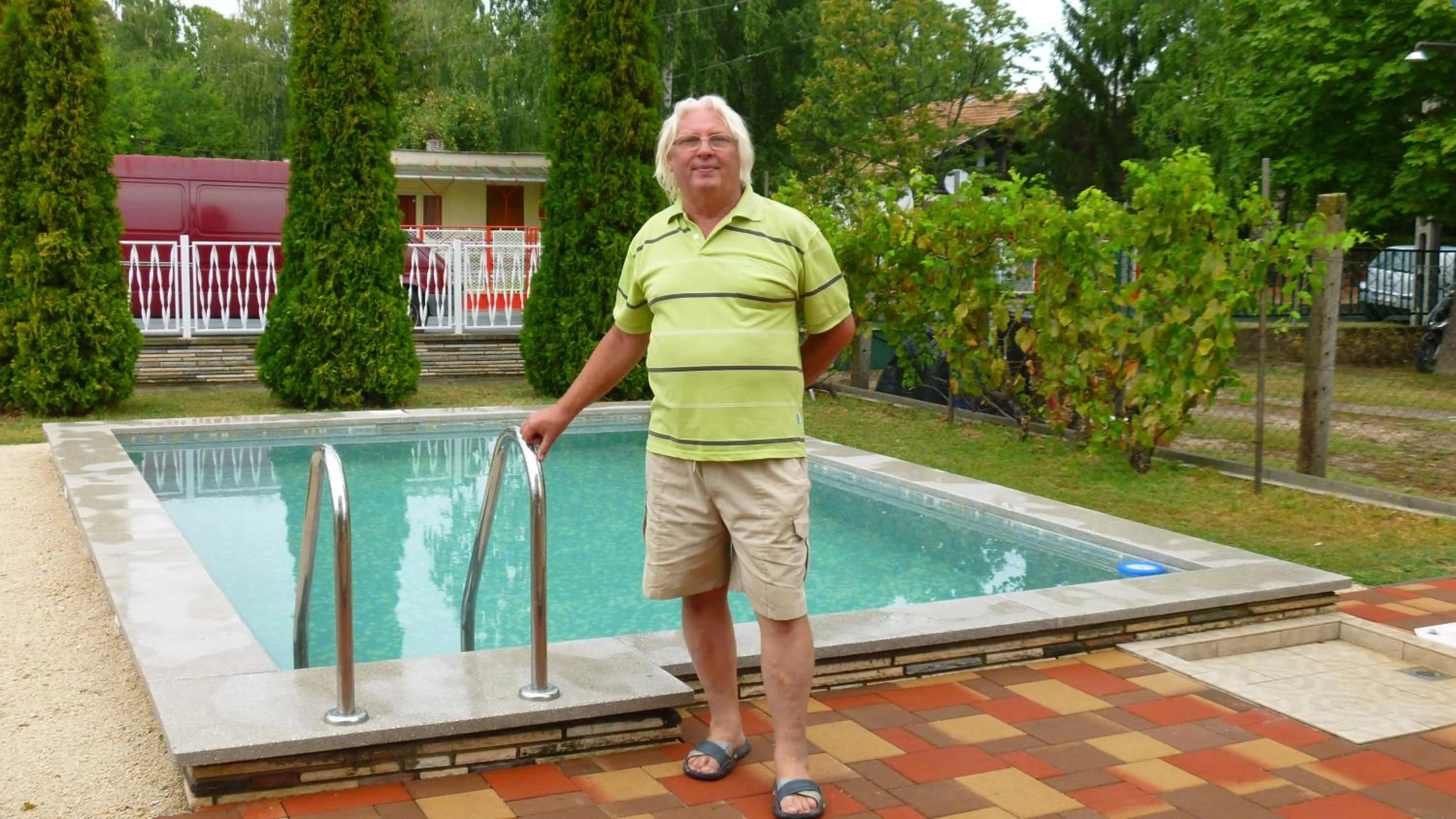 Pool view in Family Home Apartment