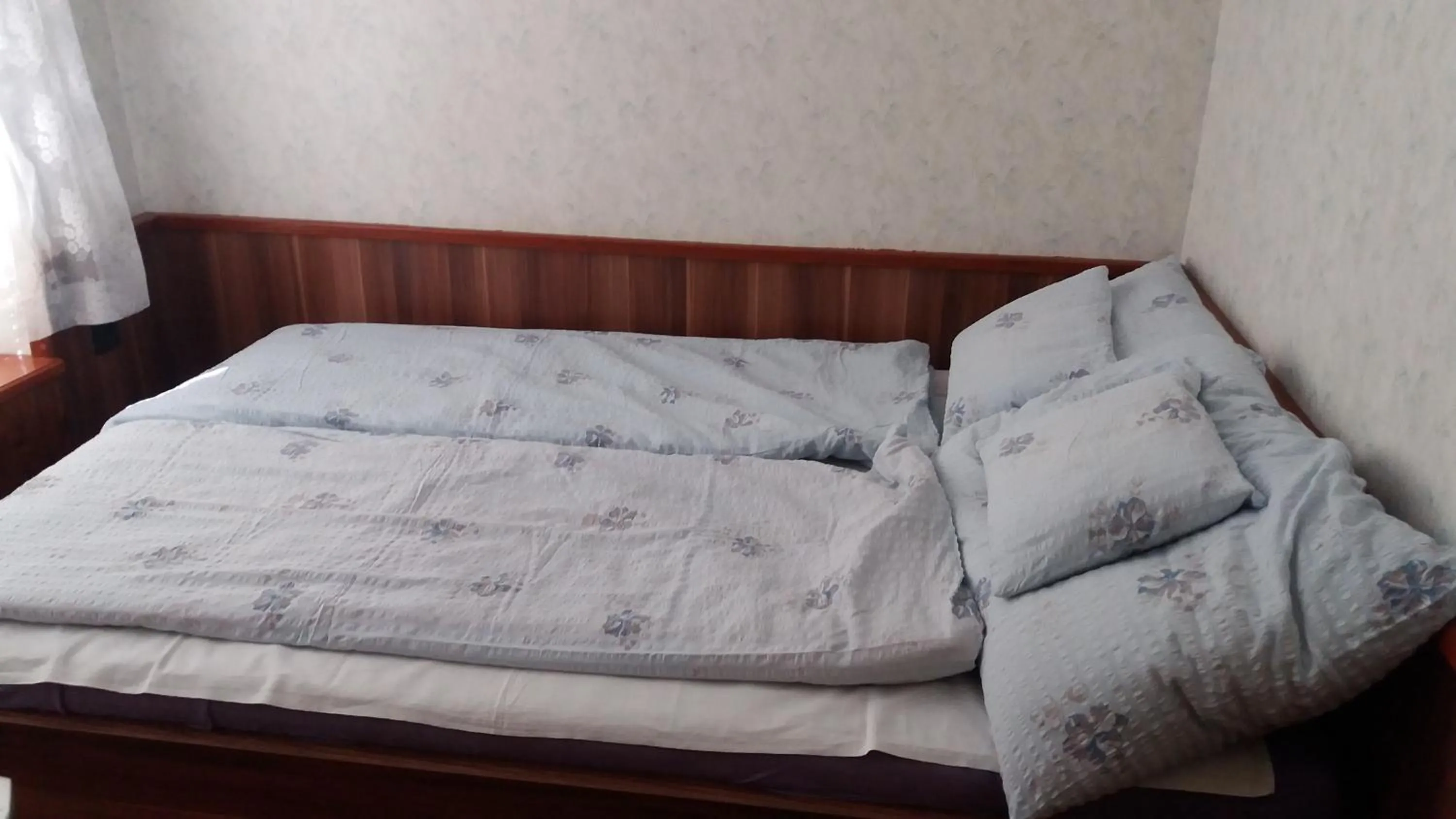 Bedroom, Bed in Family Home Apartment