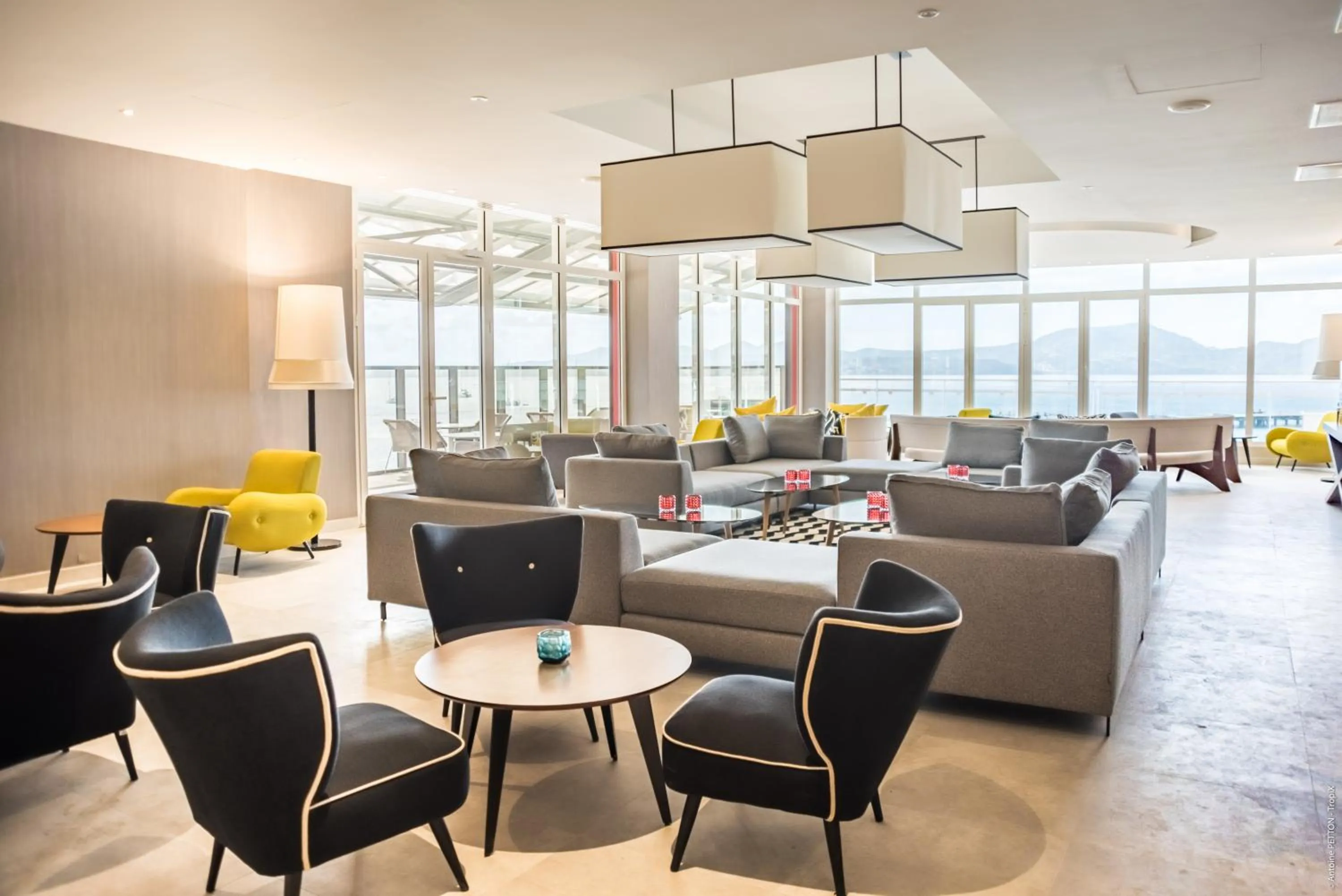 Lounge or bar in Simon Hotel