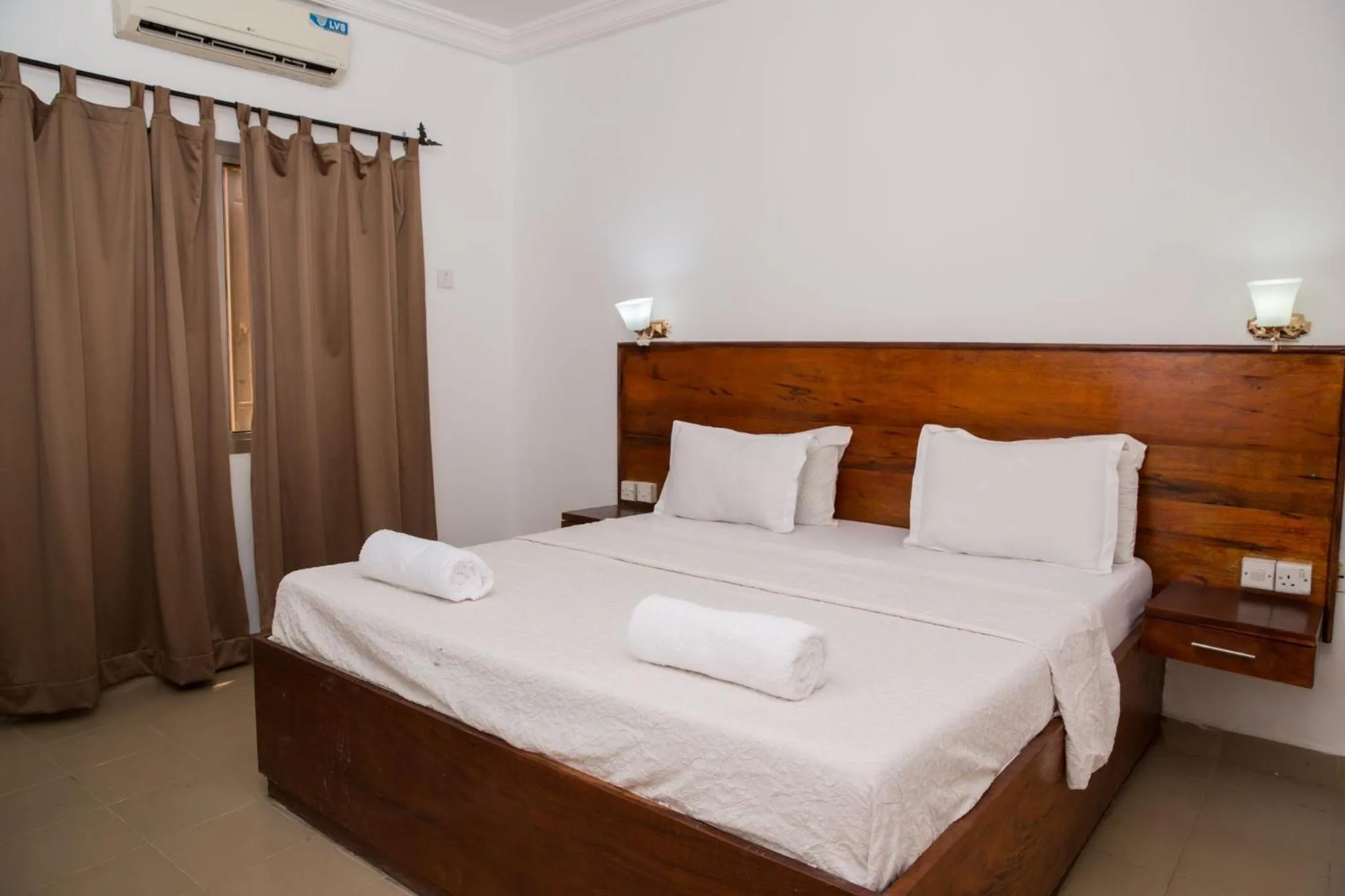 Bed in Seaview Gardens Hotel