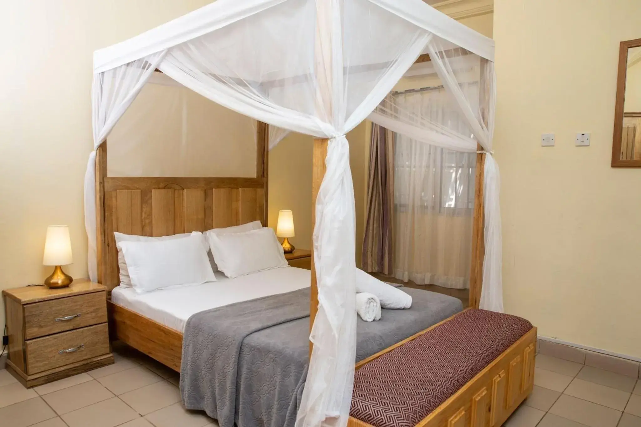 Large Double Room in Seaview Gardens Hotel Large Double Room in Seaview Gardens Hotel