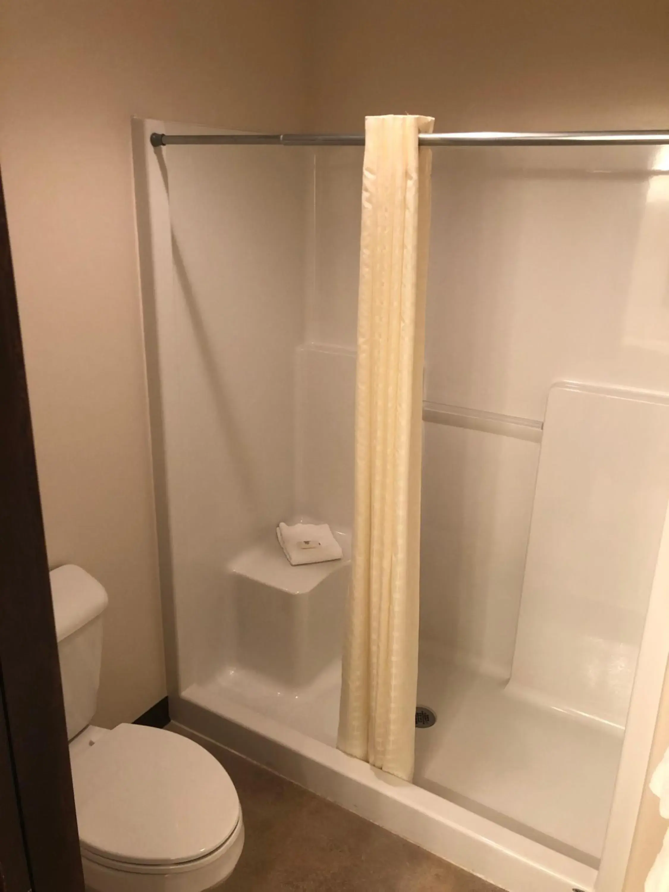 Queen Room in Yellowstone Big Rock Inn Queen Room in Yellowstone Big Rock Inn