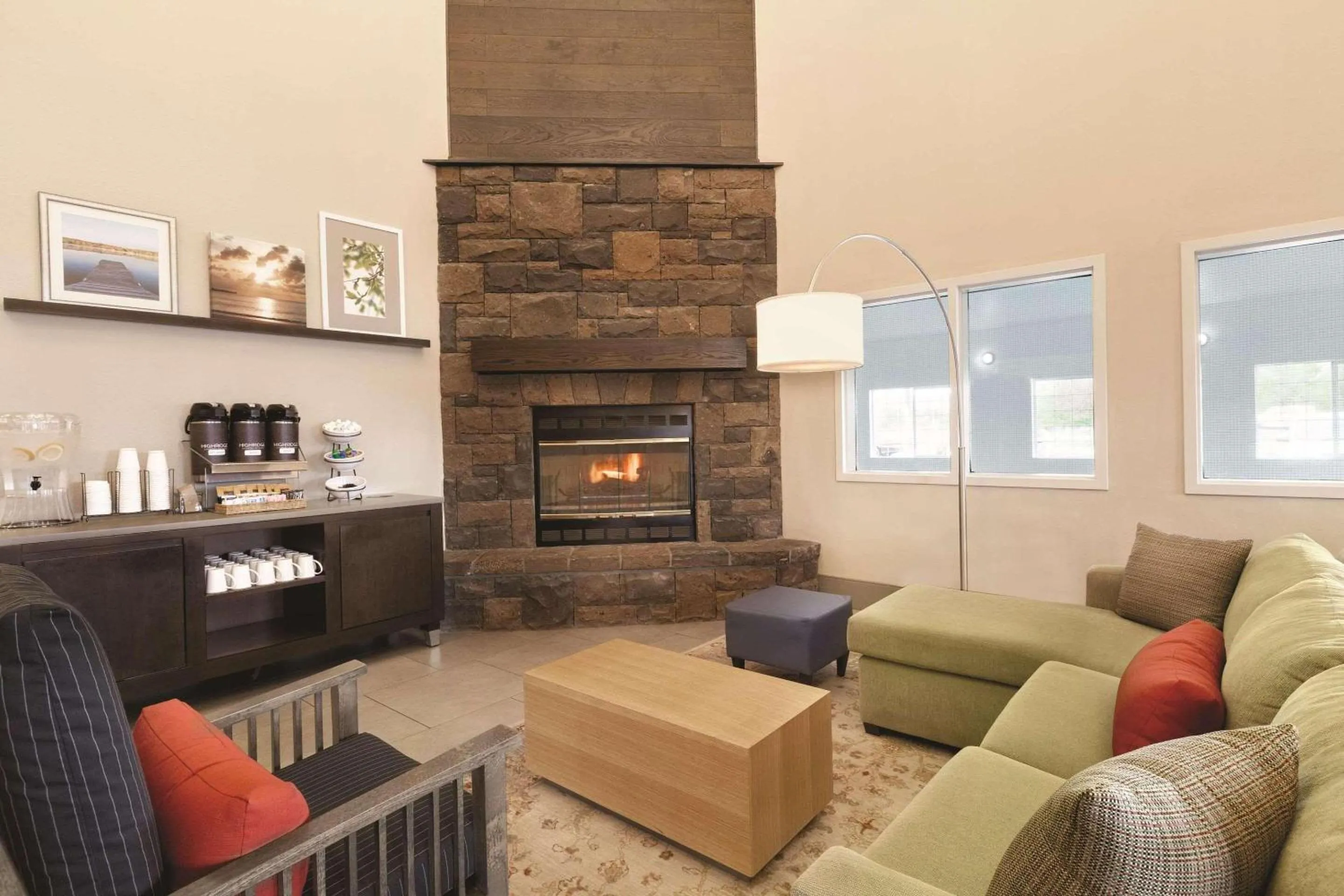 Lobby or reception in Country Inn & Suites by Radisson, Prineville, OR