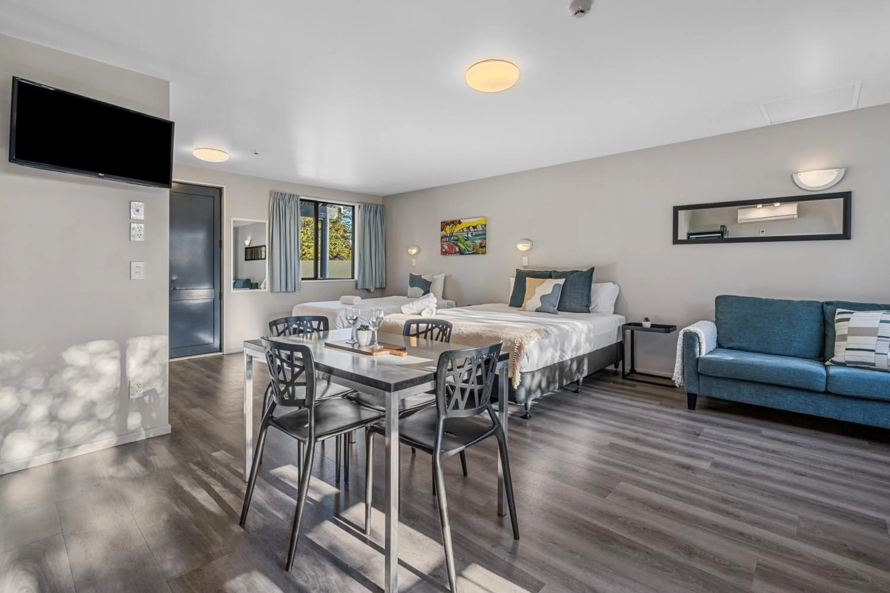 Kitchen or kitchenette, Bed in Tasman Holiday Parks - Christchurch