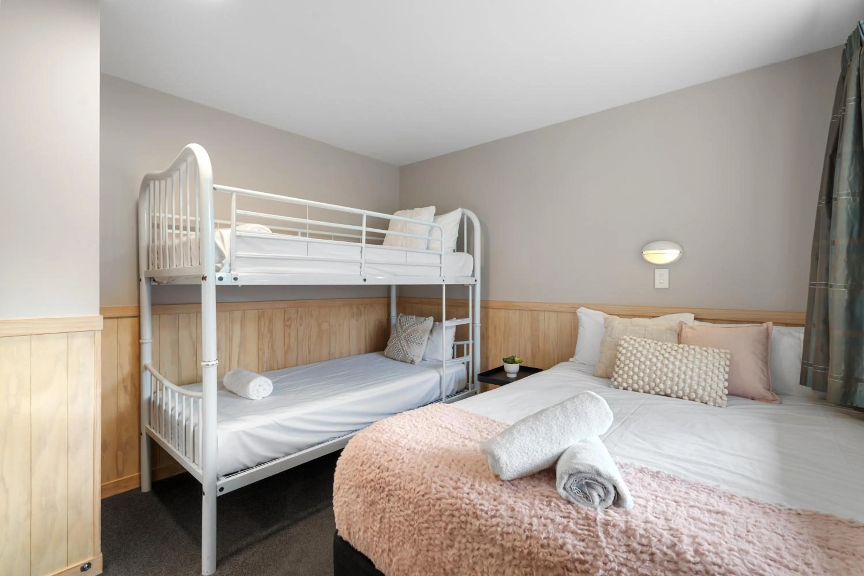 Bed in Tasman Holiday Parks - Christchurch