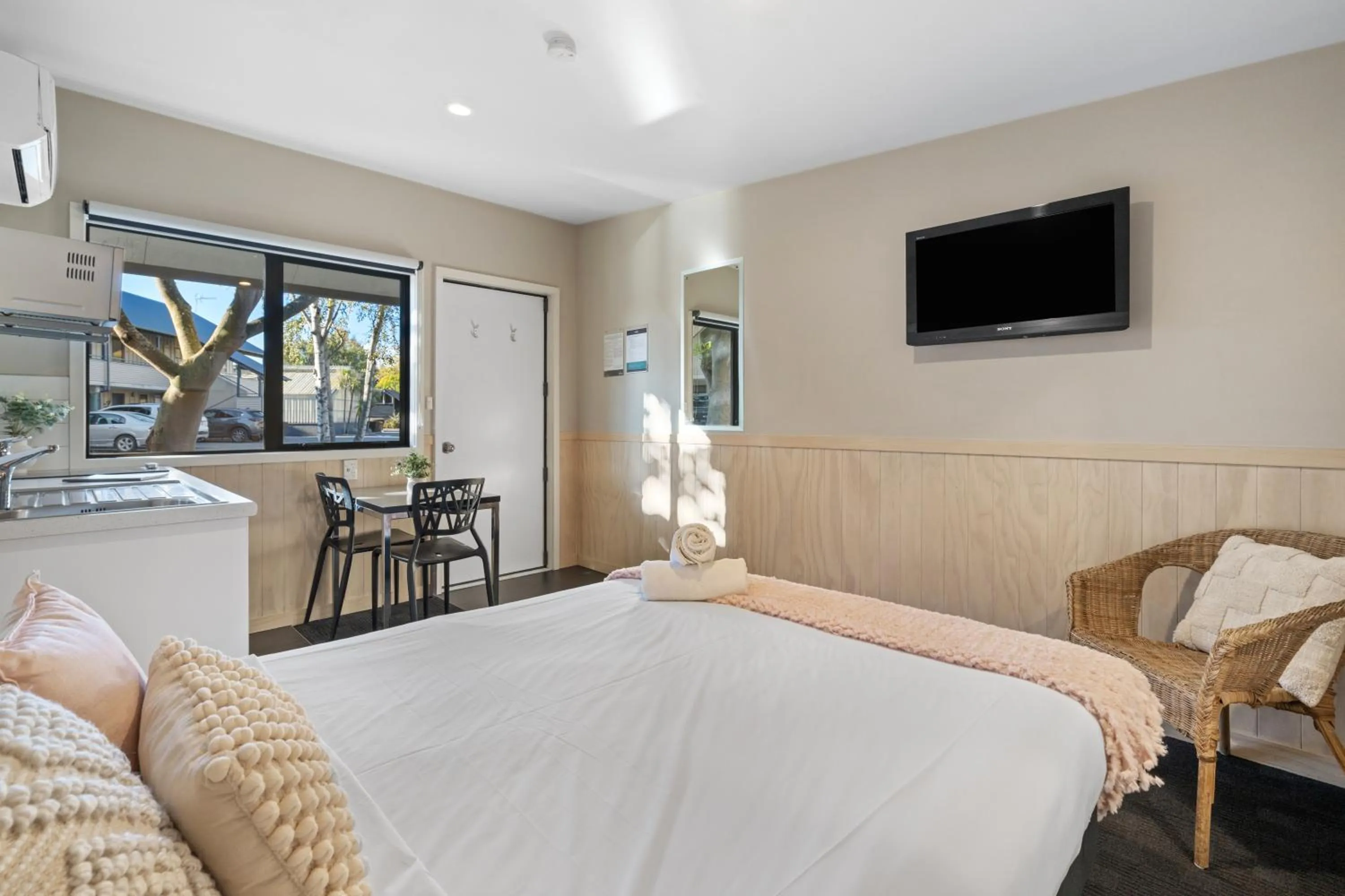 Bed in Tasman Holiday Parks - Christchurch