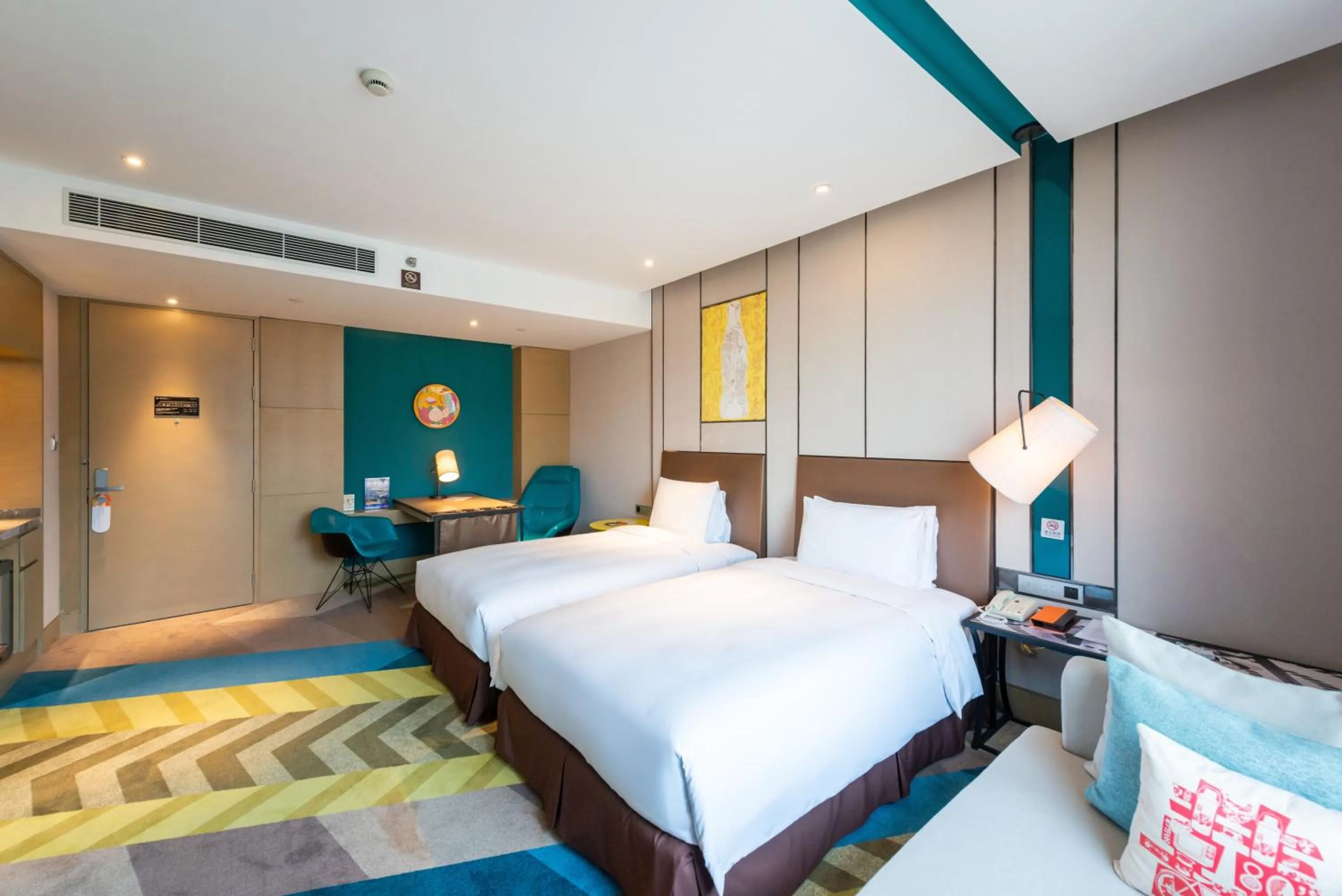 Bed in MiniMax Premier Hotel Shanghai Hongqiao