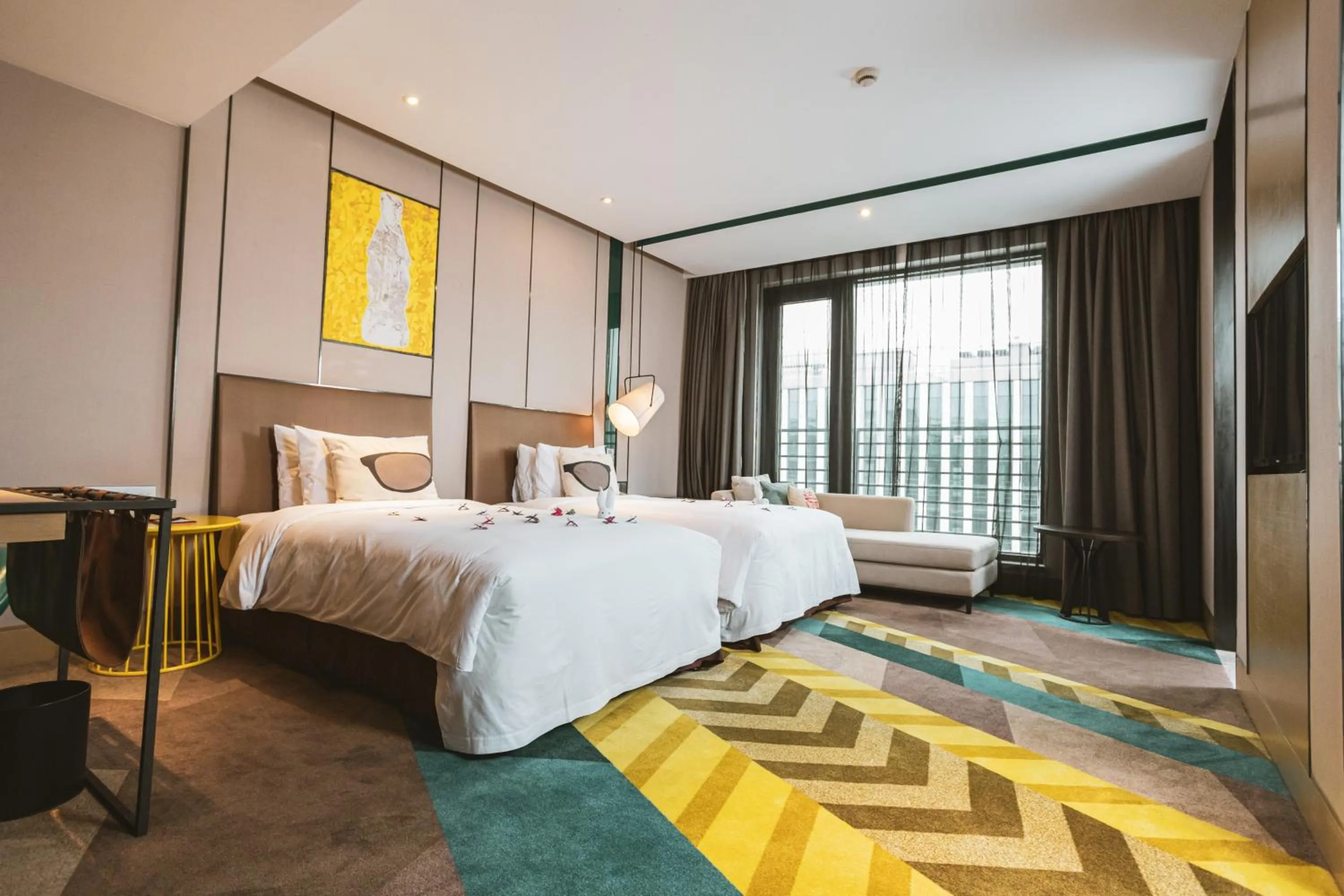 Photo of the whole room, Bed in MiniMax Premier Hotel Shanghai Hongqiao