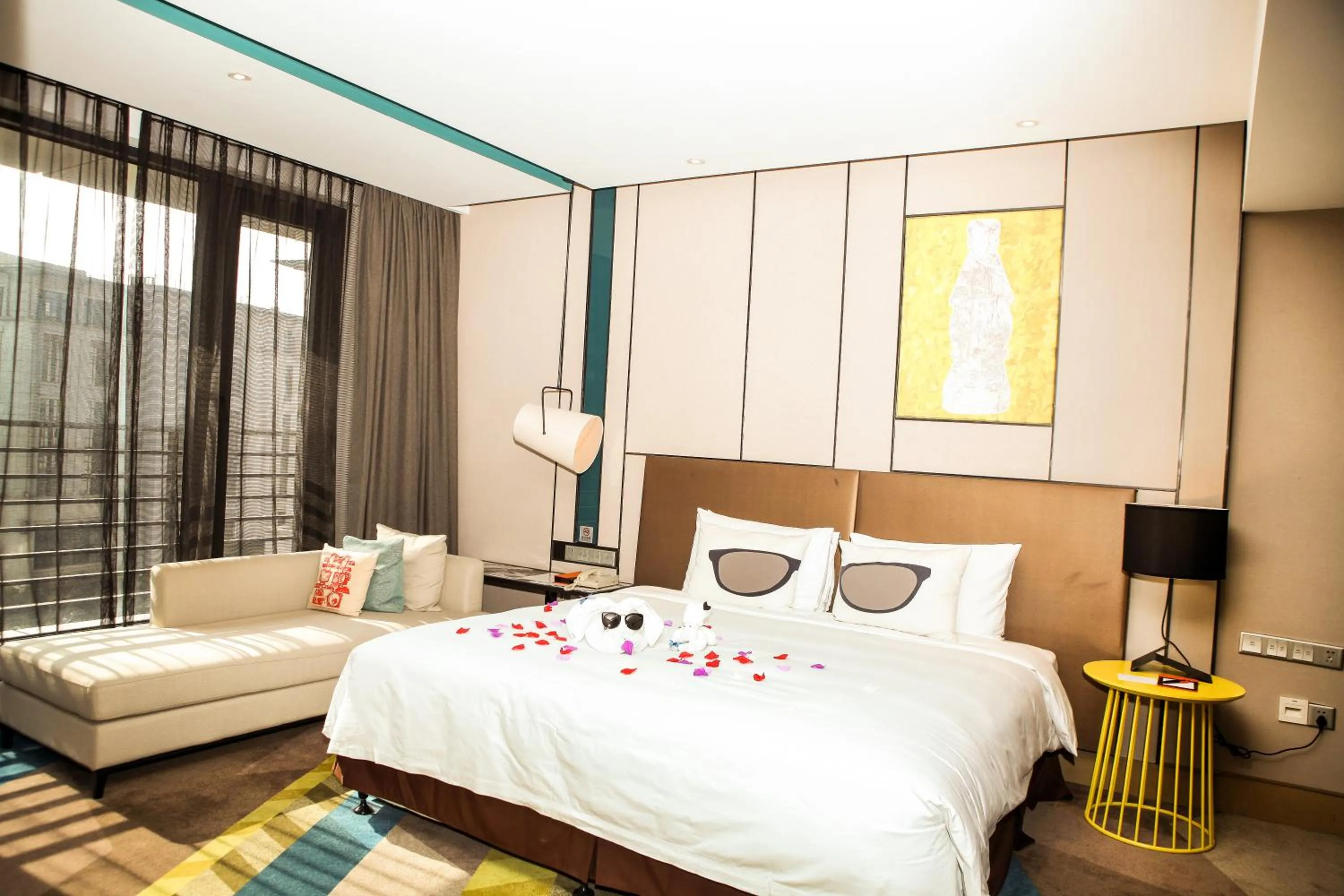 Photo of the whole room, Bed in MiniMax Premier Hotel Shanghai Hongqiao