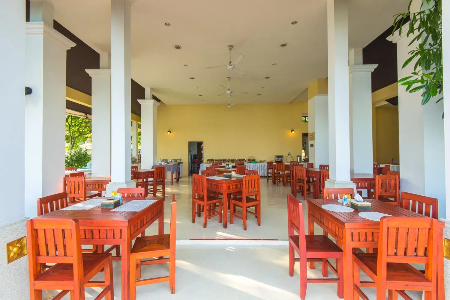 Restaurant/places to eat in Baan Talay See Cream Resort