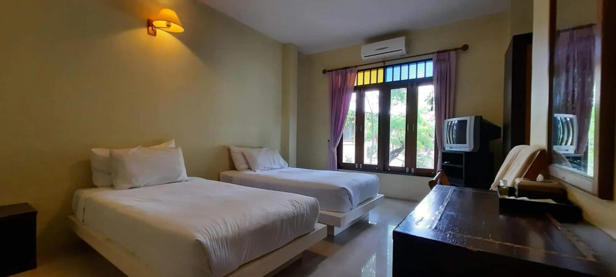Bed in Baan Talay See Cream Resort