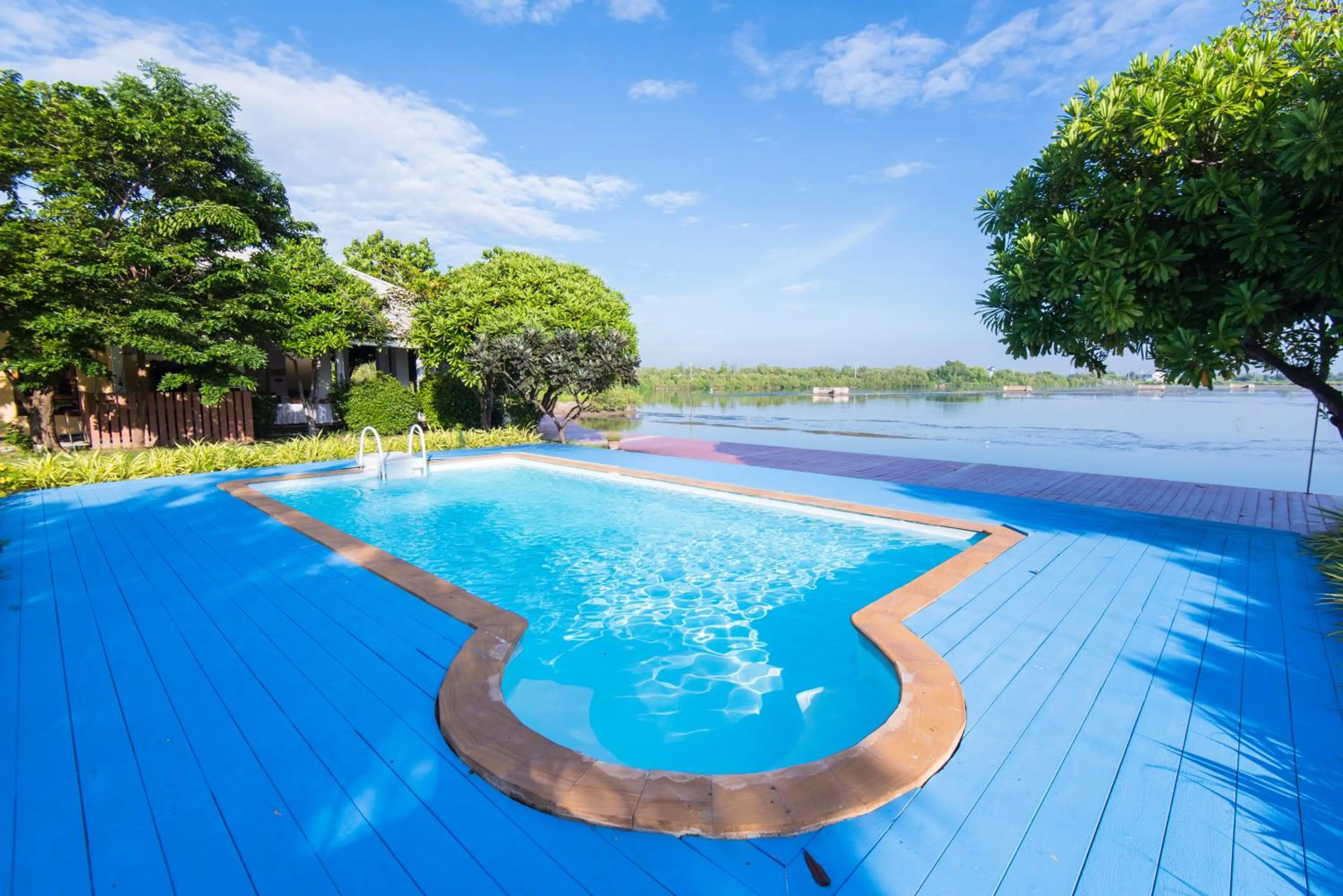 Baan Talay See Cream Resort