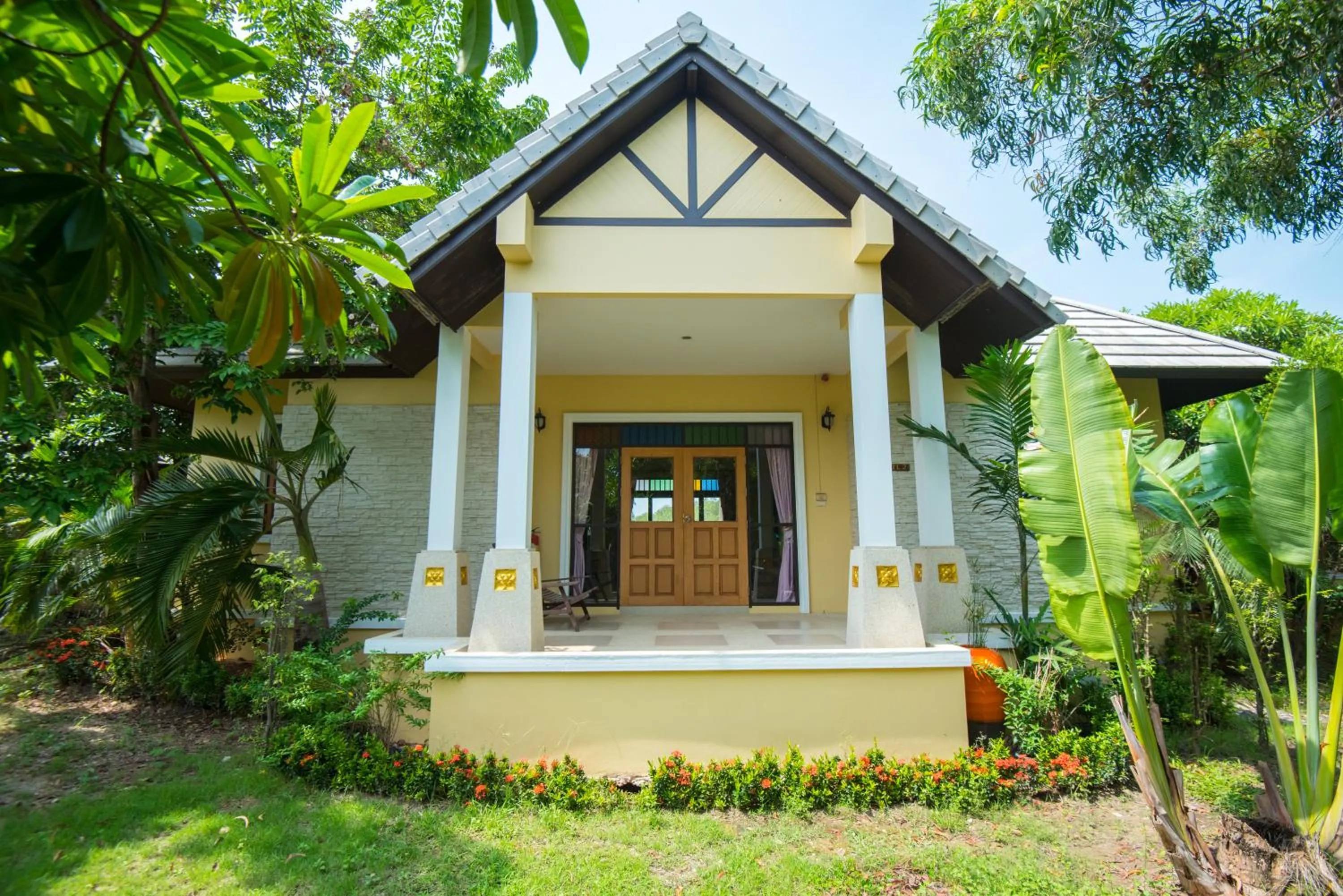 Baan Talay See Cream Resort