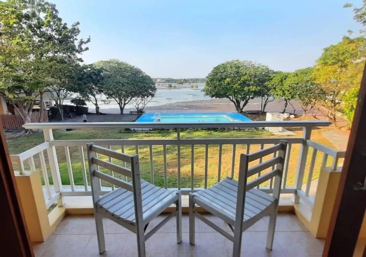 Baan Talay See Cream Resort