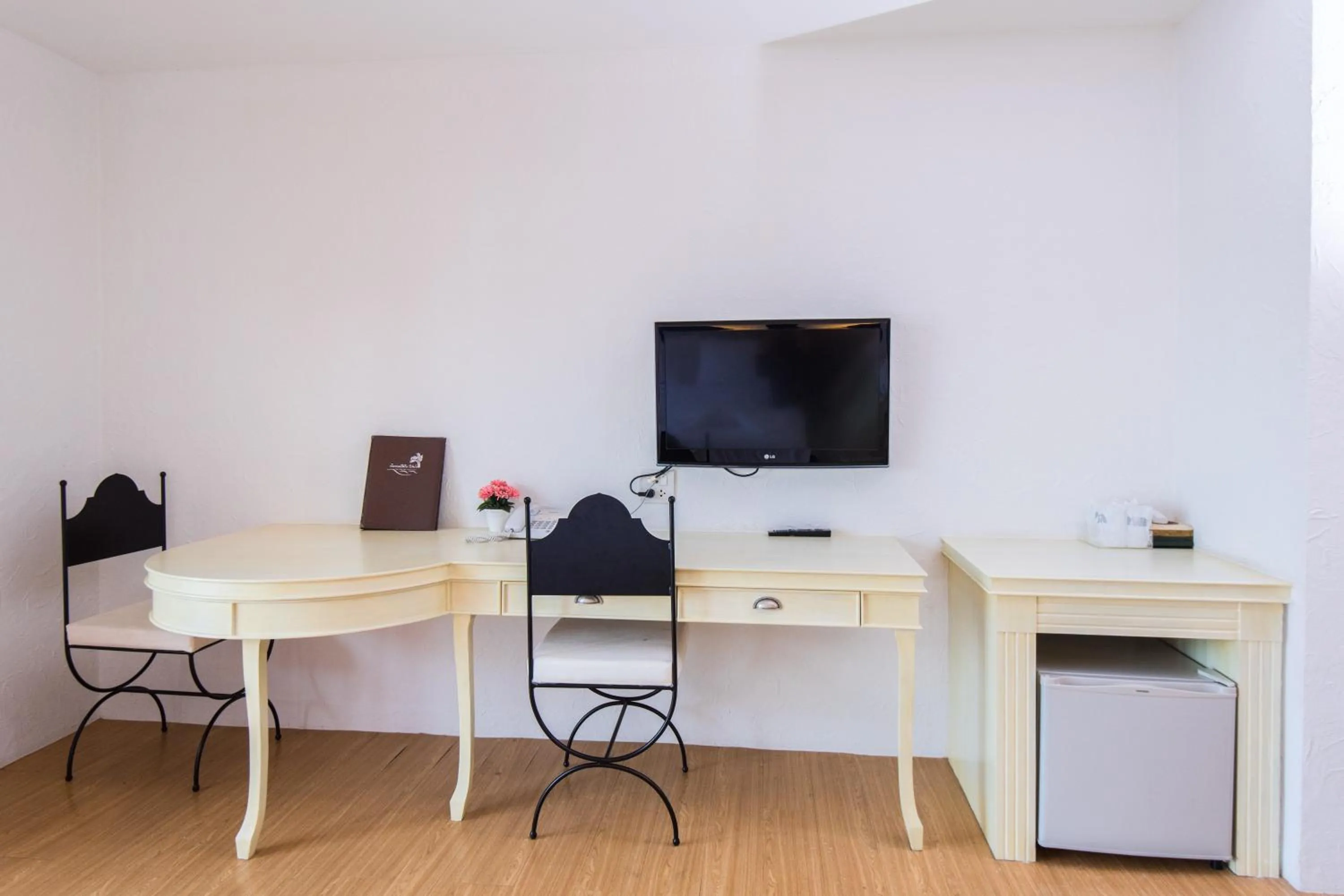 Baan Talay See Cream Resort