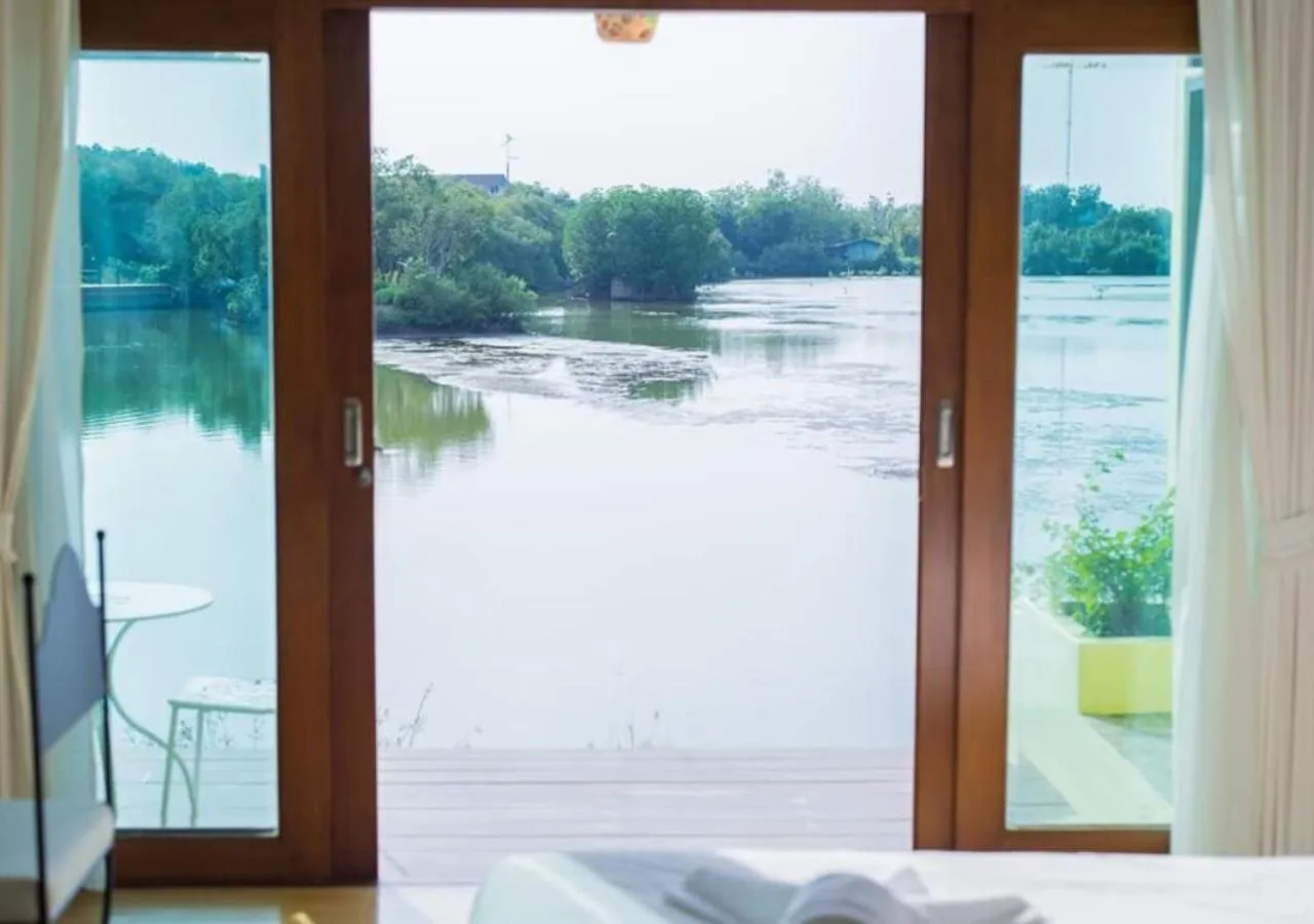 Baan Talay See Cream Resort