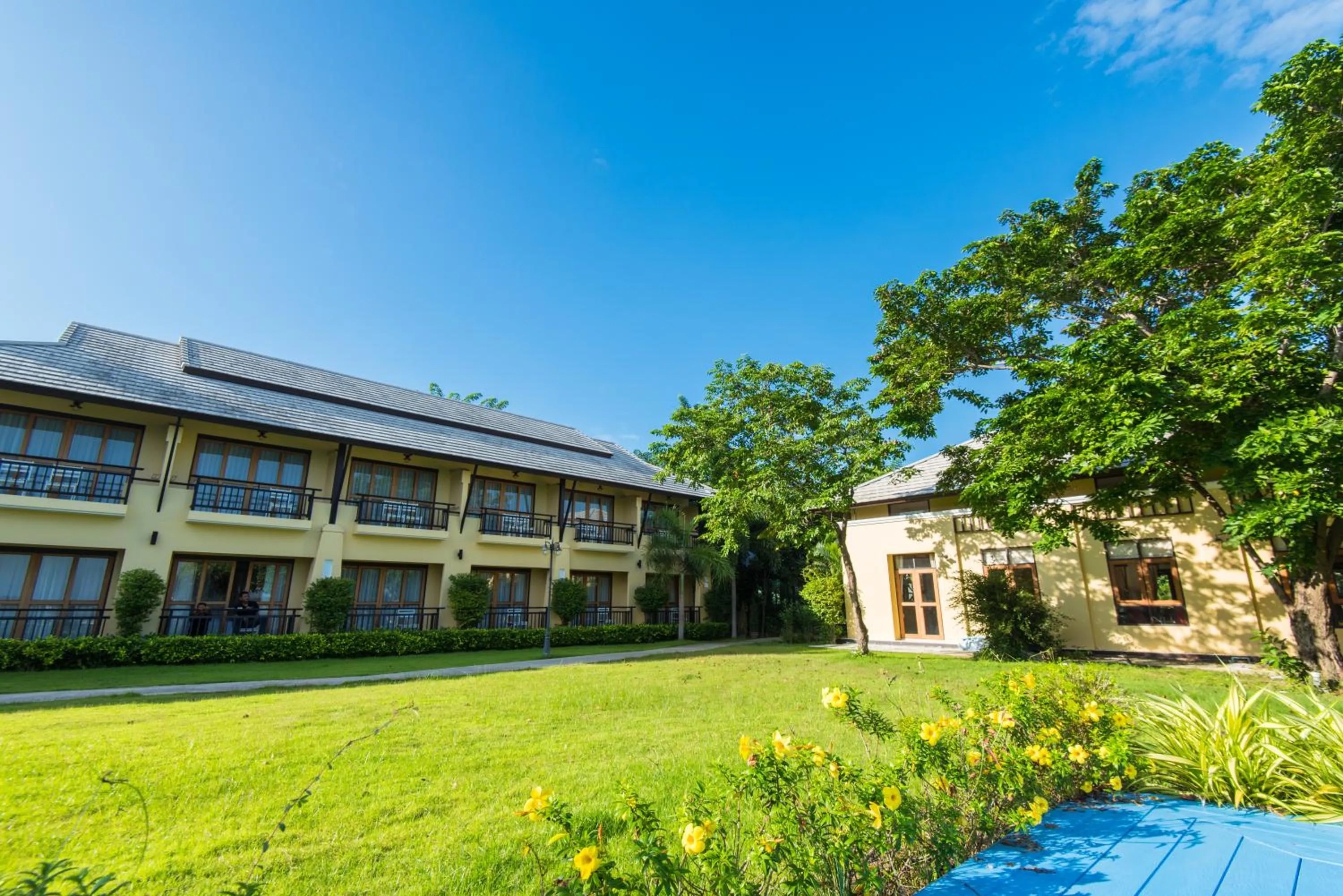 Baan Talay See Cream Resort