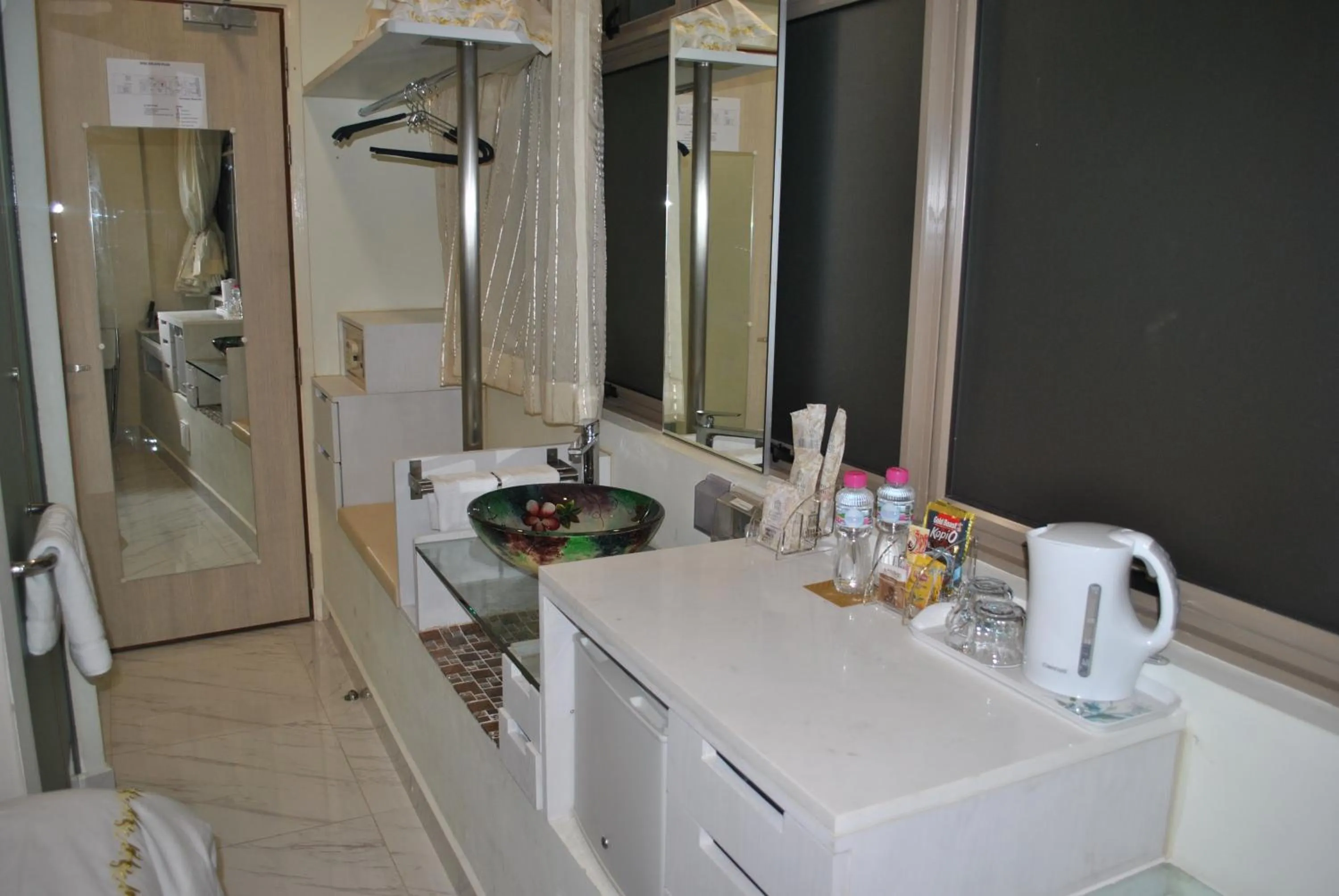 Coffee/tea facilities in Jayleen Clarke Quay Hotel