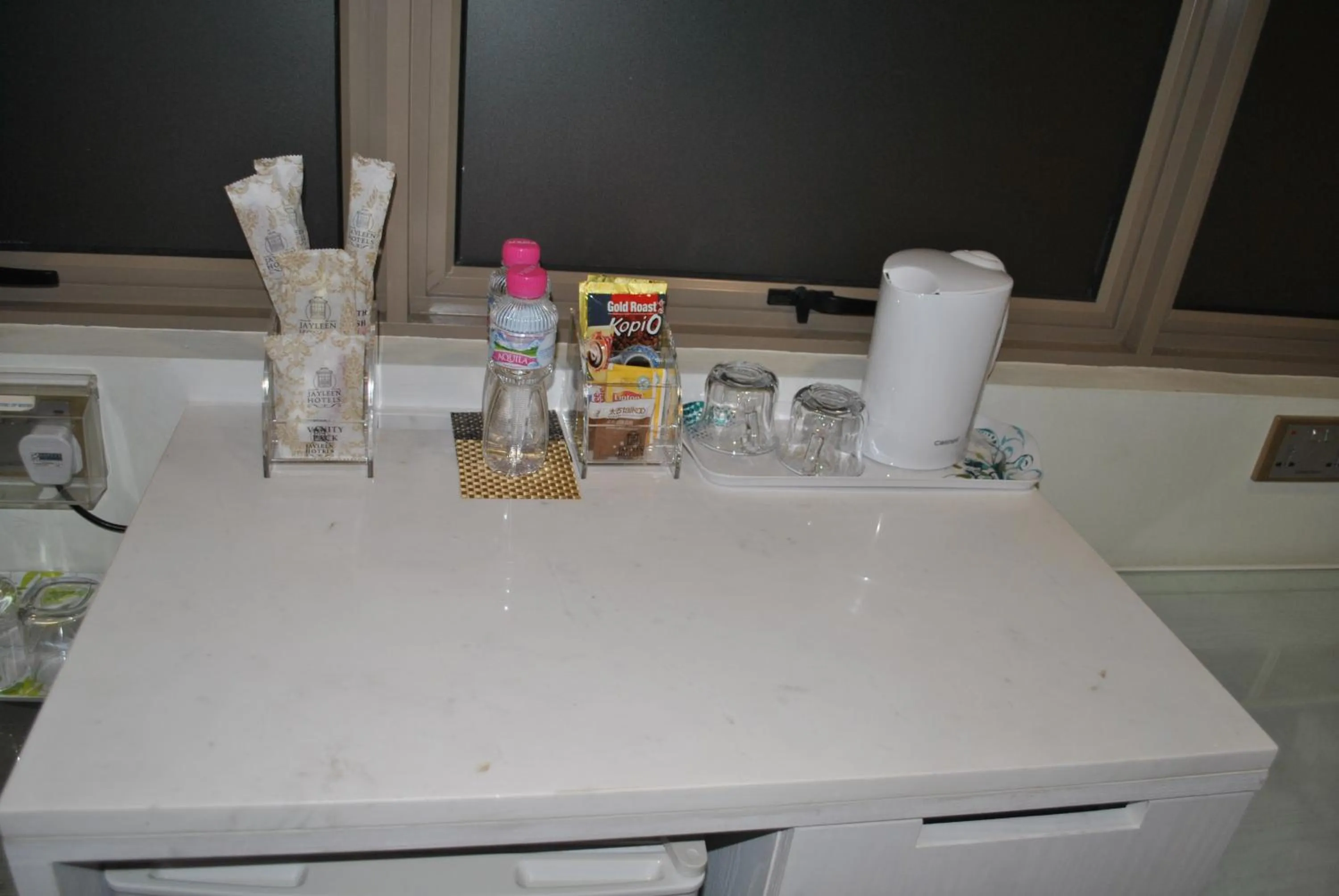 Coffee/tea facilities in Jayleen Clarke Quay Hotel