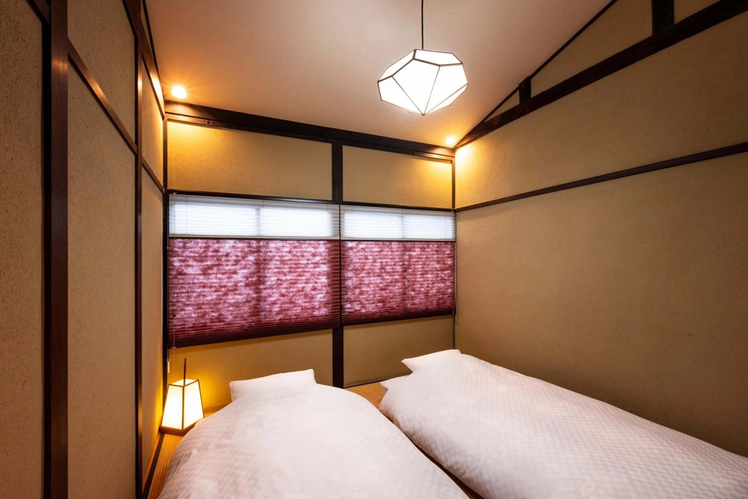 Bedroom, Bed in Rinn Rokujo Machiya