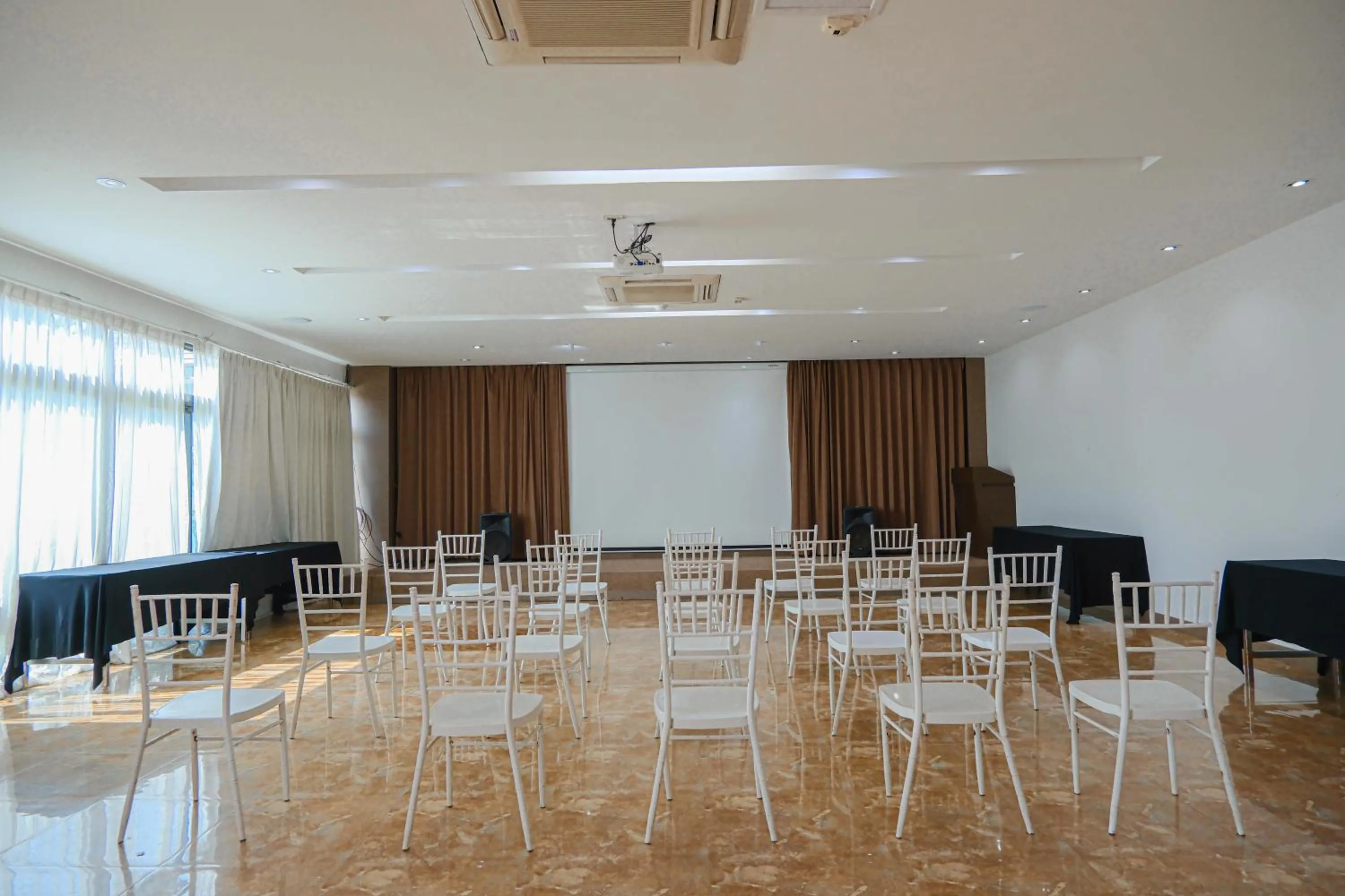 Meeting/conference room in Brown House Hotel