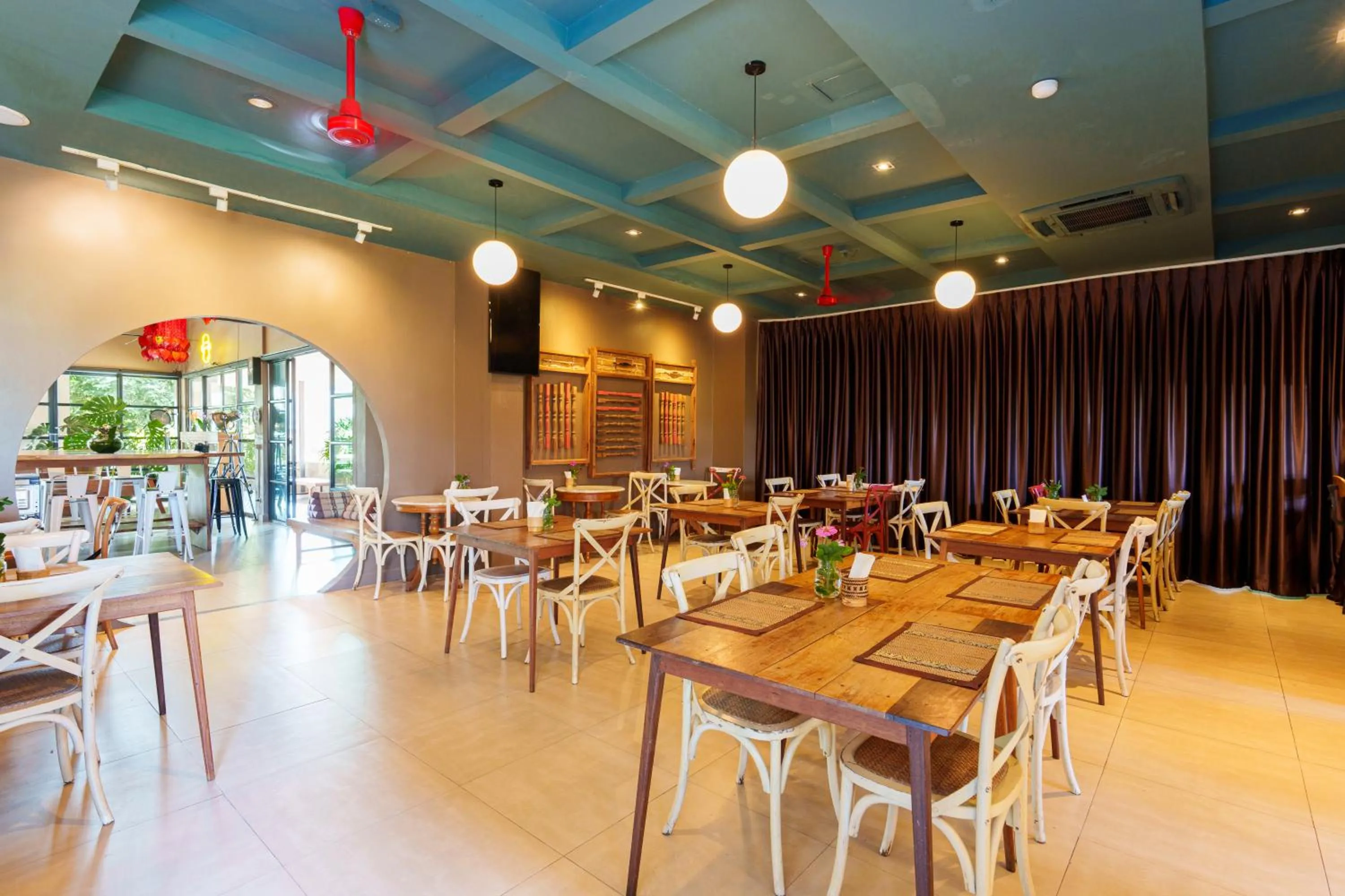 Area and facilities in Brown House Hotel