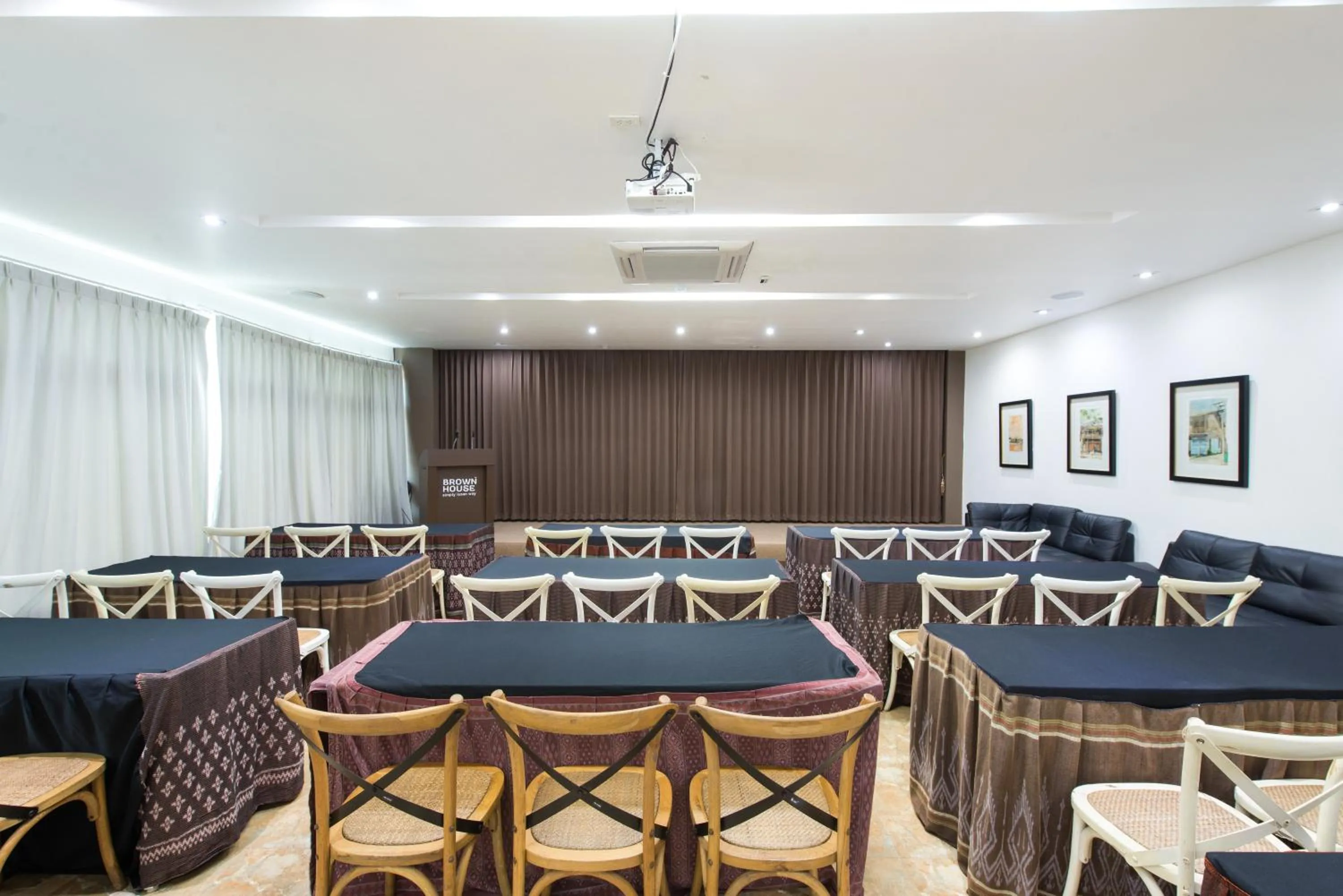 Business facilities in Brown House Hotel