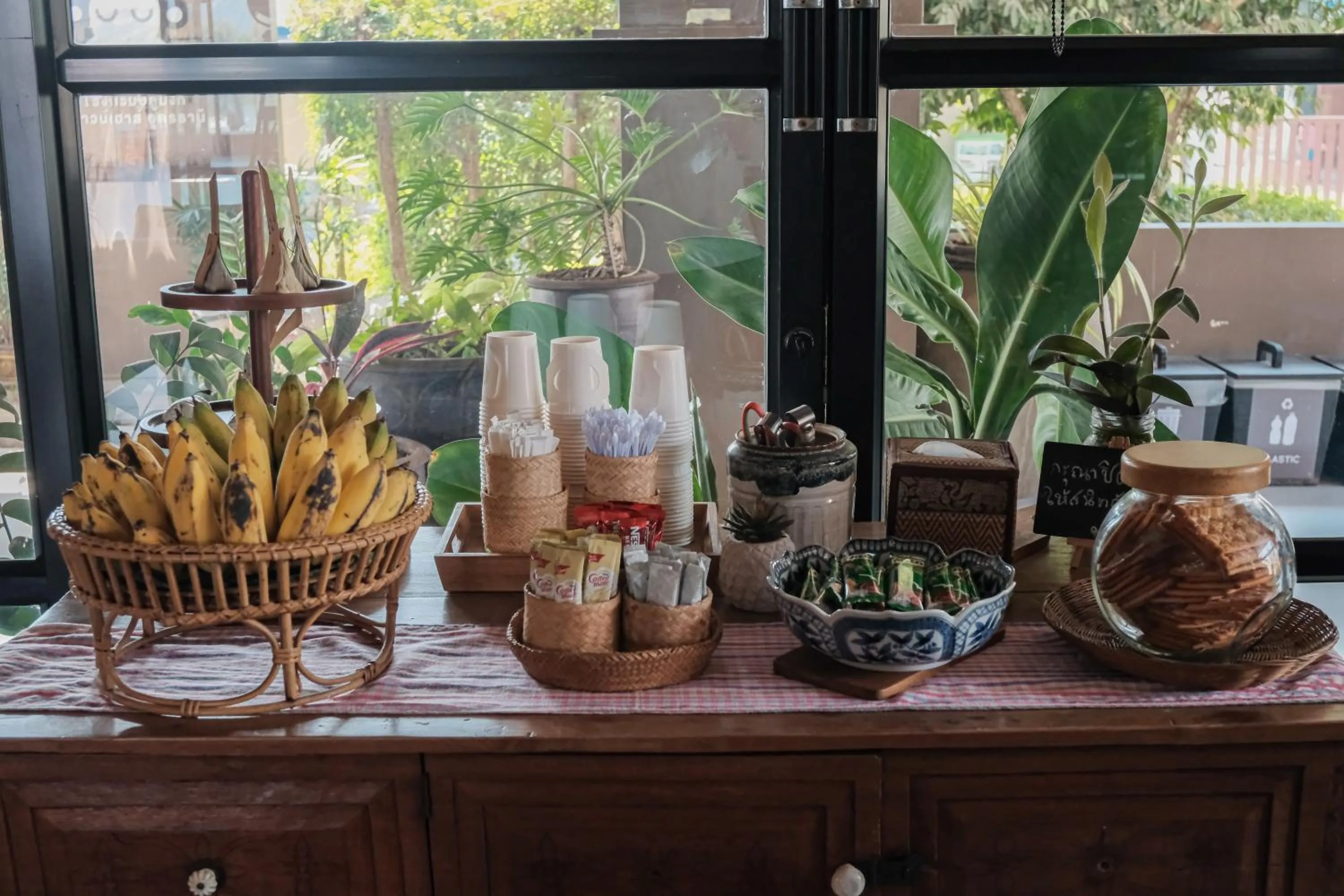 Coffee/tea facilities in Brown House Hotel