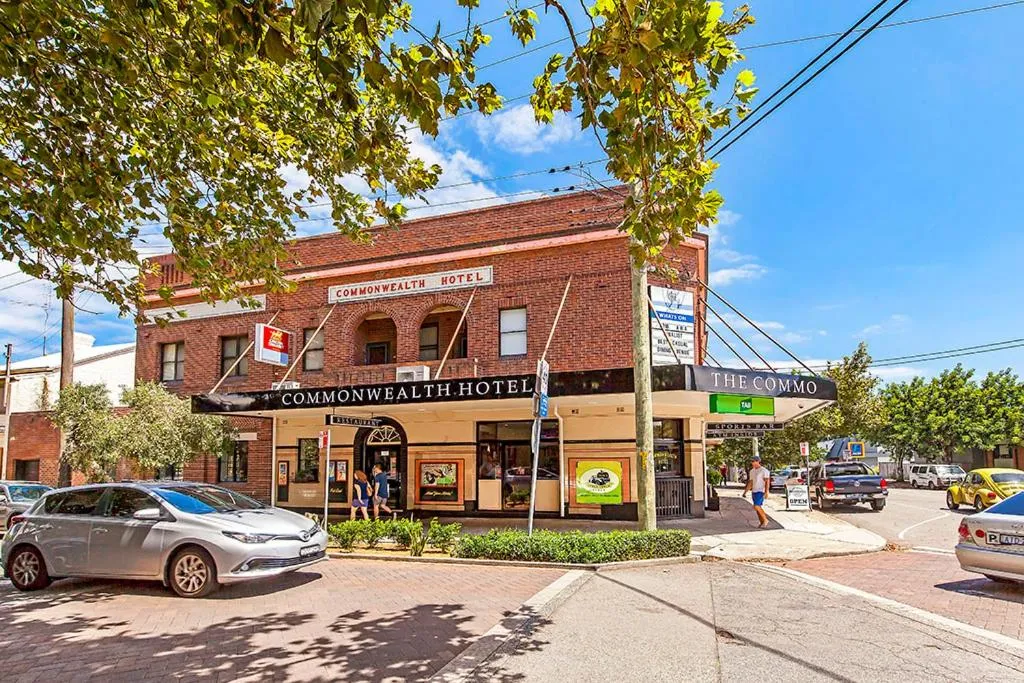 Facade/entrance in Commonwealth Hotel
