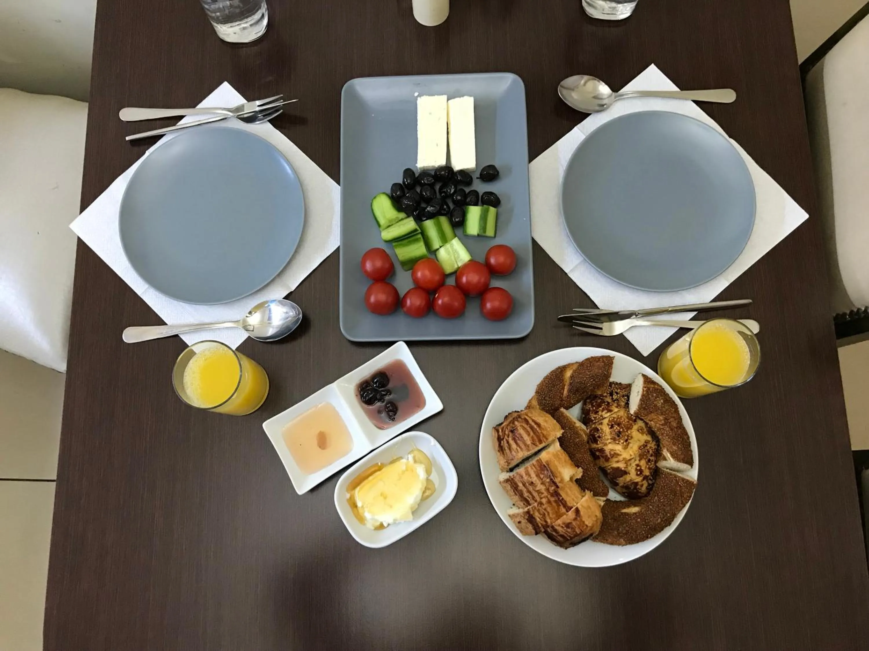 Food and drinks in Goji's Apartments