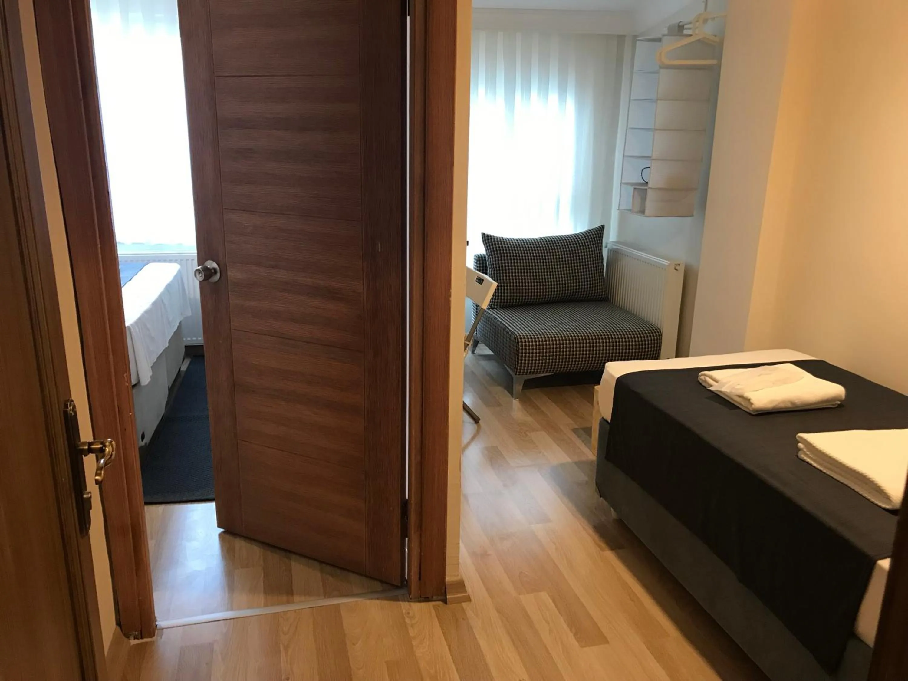 Communal lounge/ TV room, Bed in Goji's Apartments