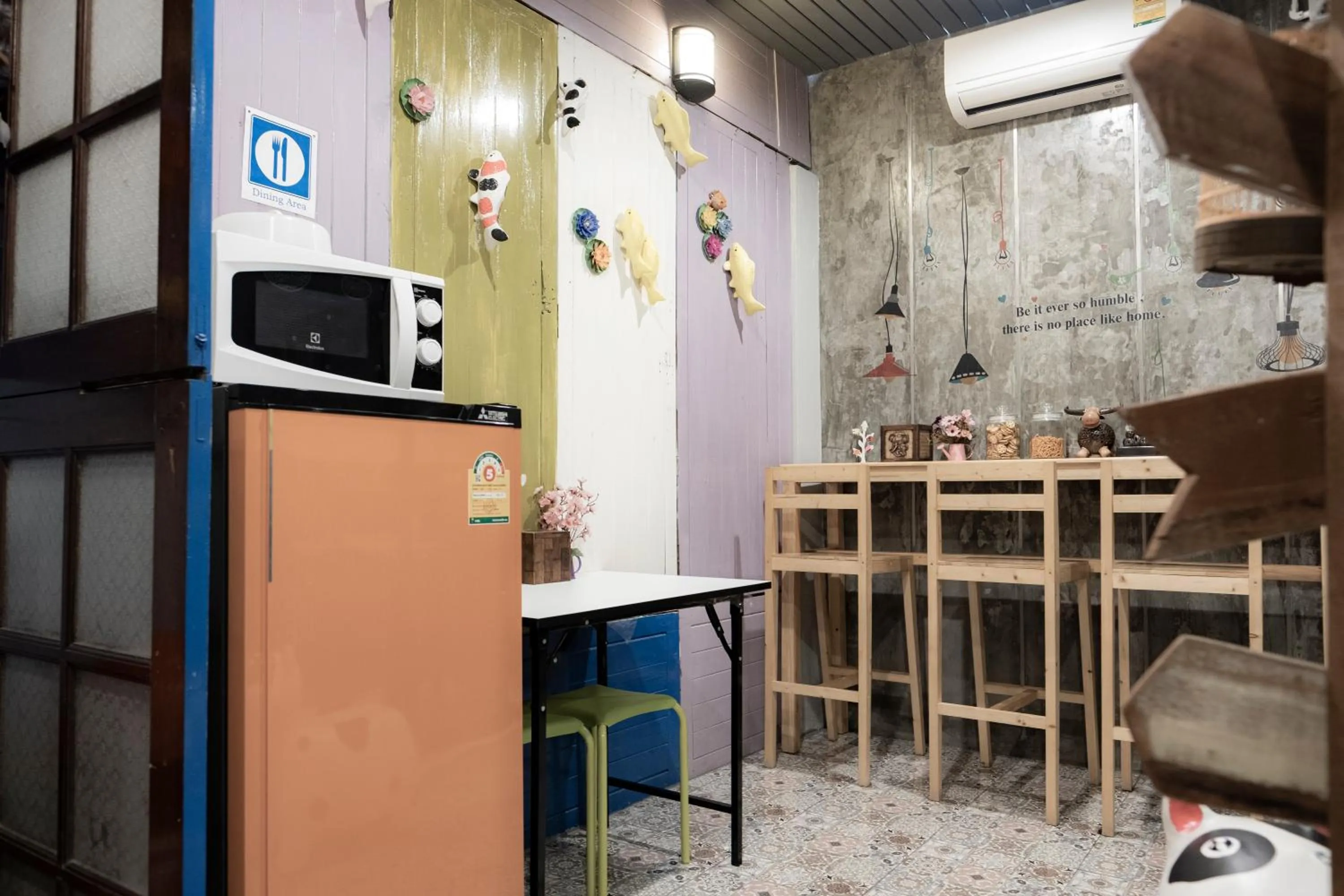 Communal kitchen in Check-in My Hostel