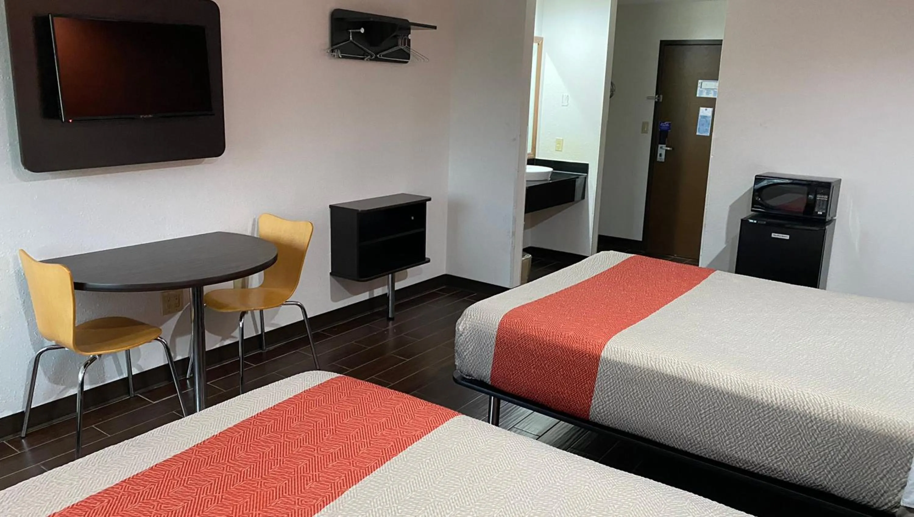 Bedroom, Bed in Relax Inn