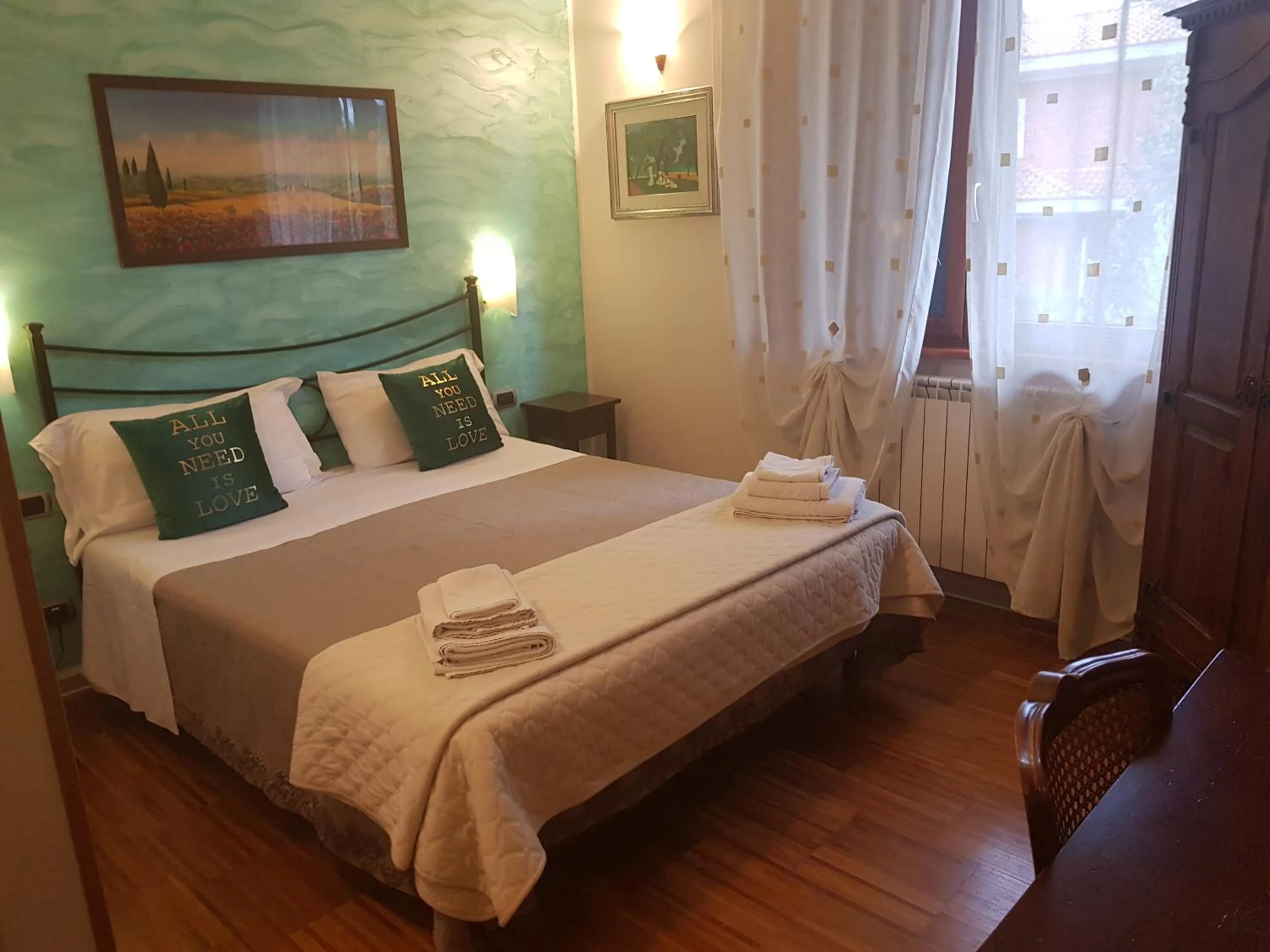 Photo of the whole room, Bed in Aurelia Garden Gold B&B